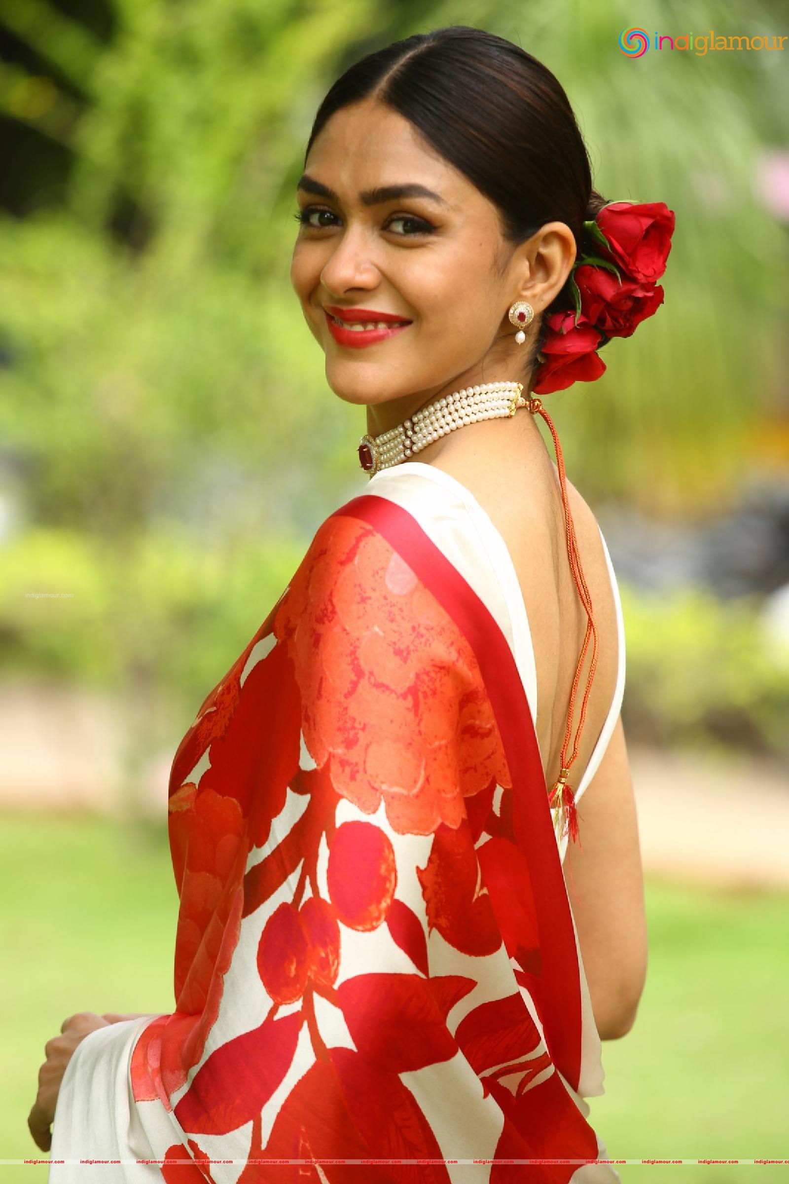 Mrunal Thakur Actress hd photo