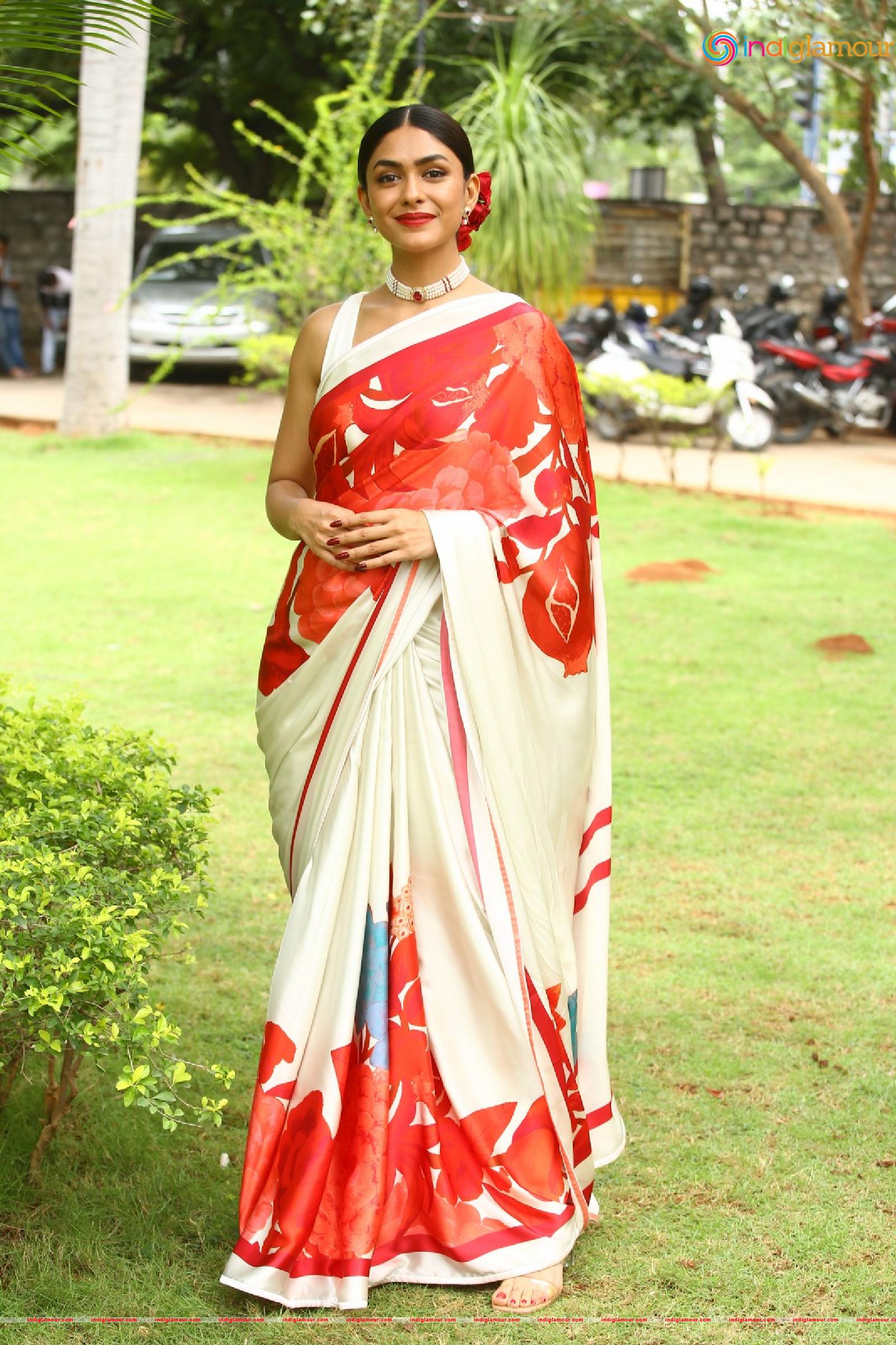 Mrunal Thakur Actress hd photo