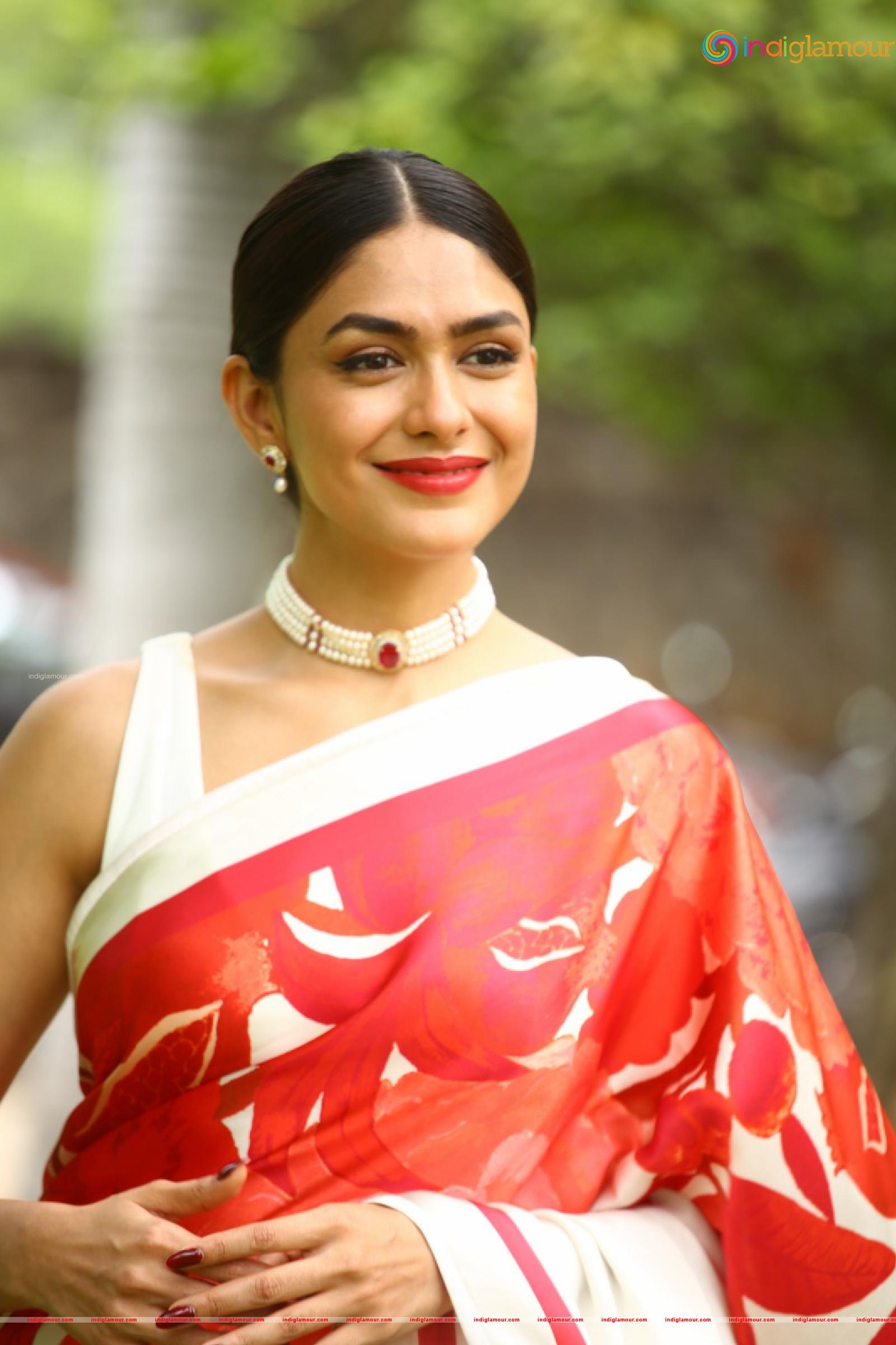 Mrunal Thakur Actress hd photo