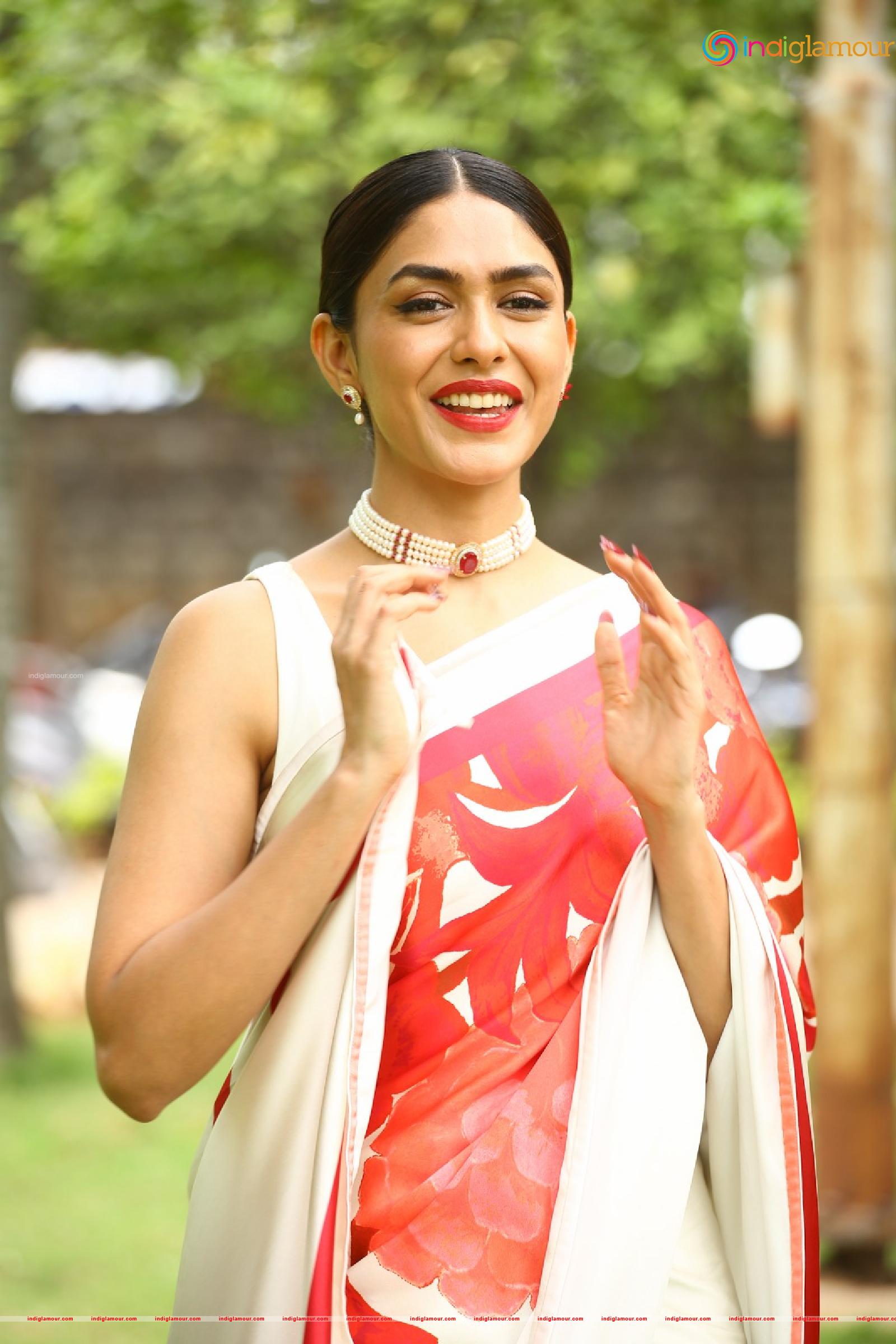 Mrunal Thakur Actress hd photo