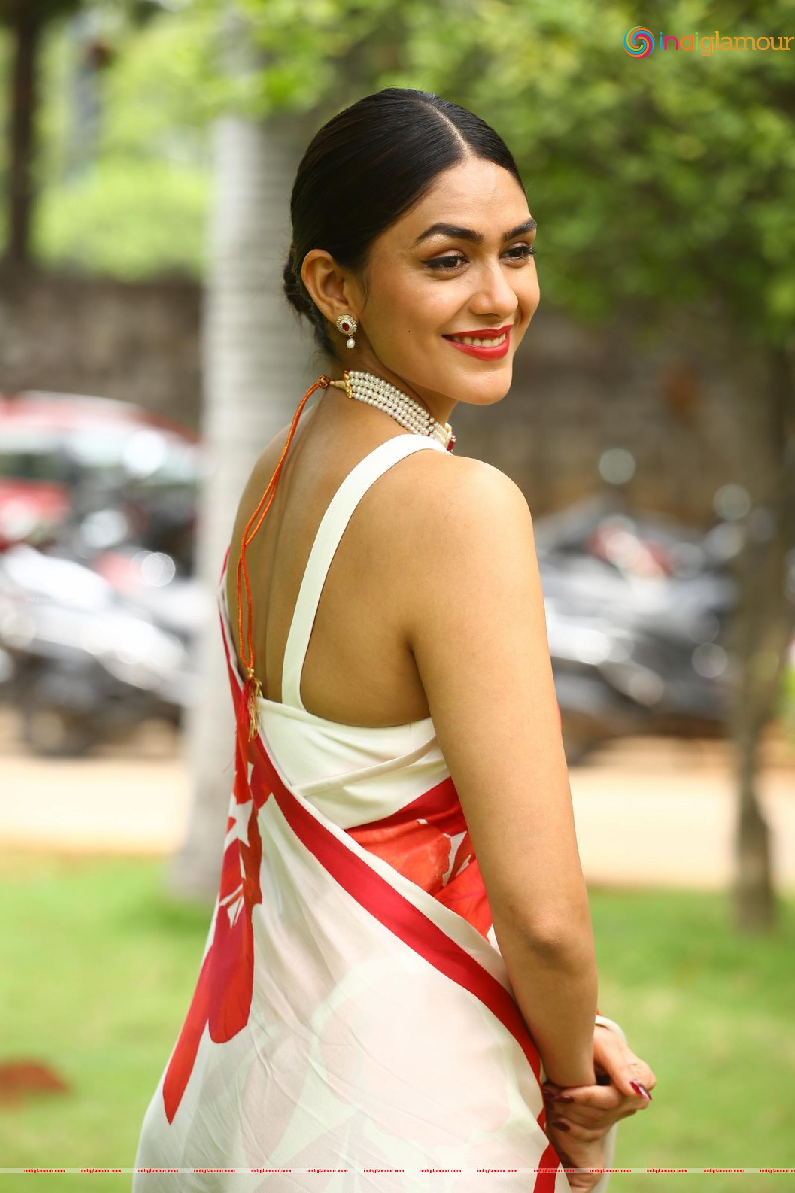 Mrunal Thakur Actress hd photo