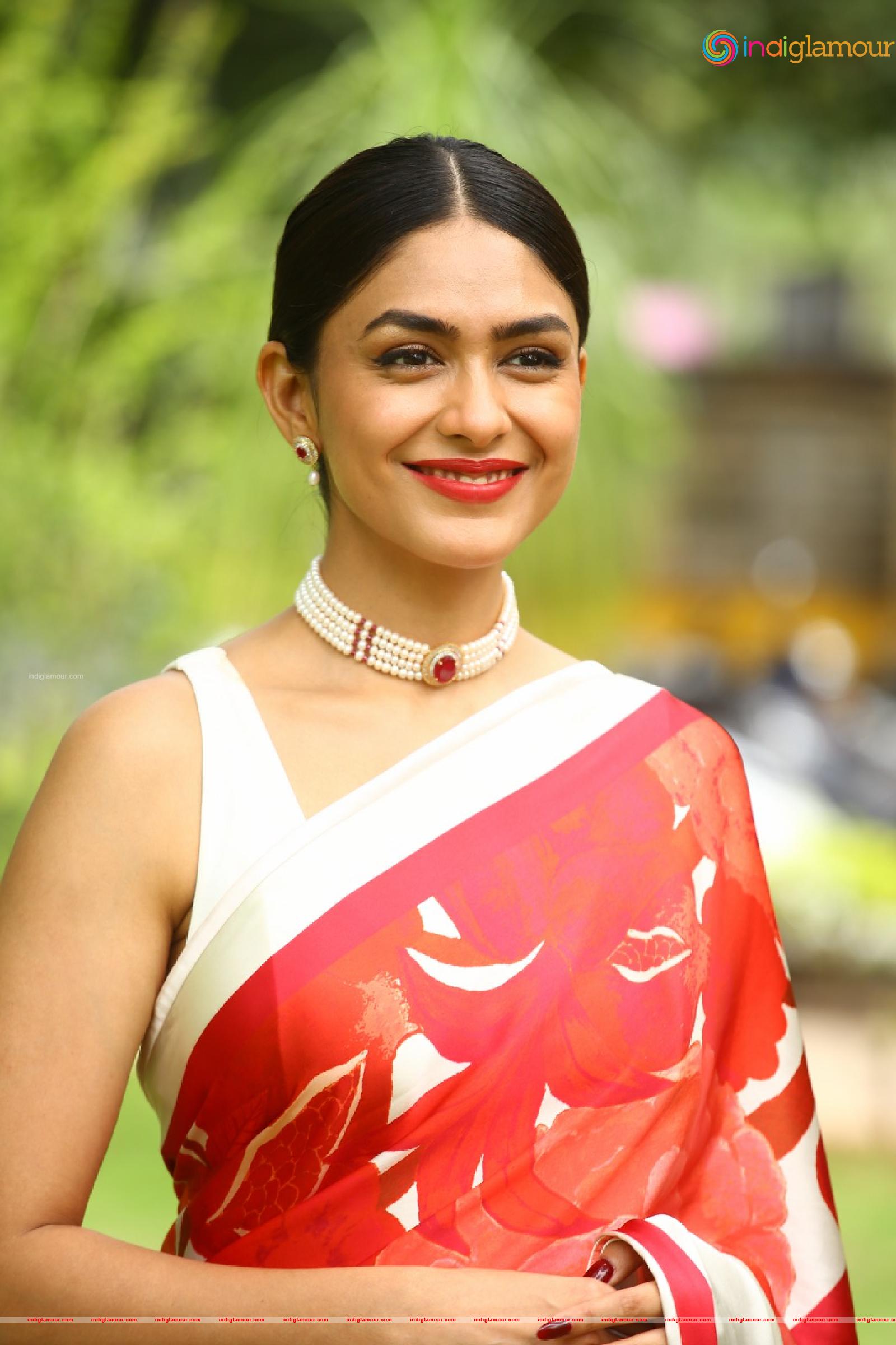 Mrunal Thakur Actress hd photo