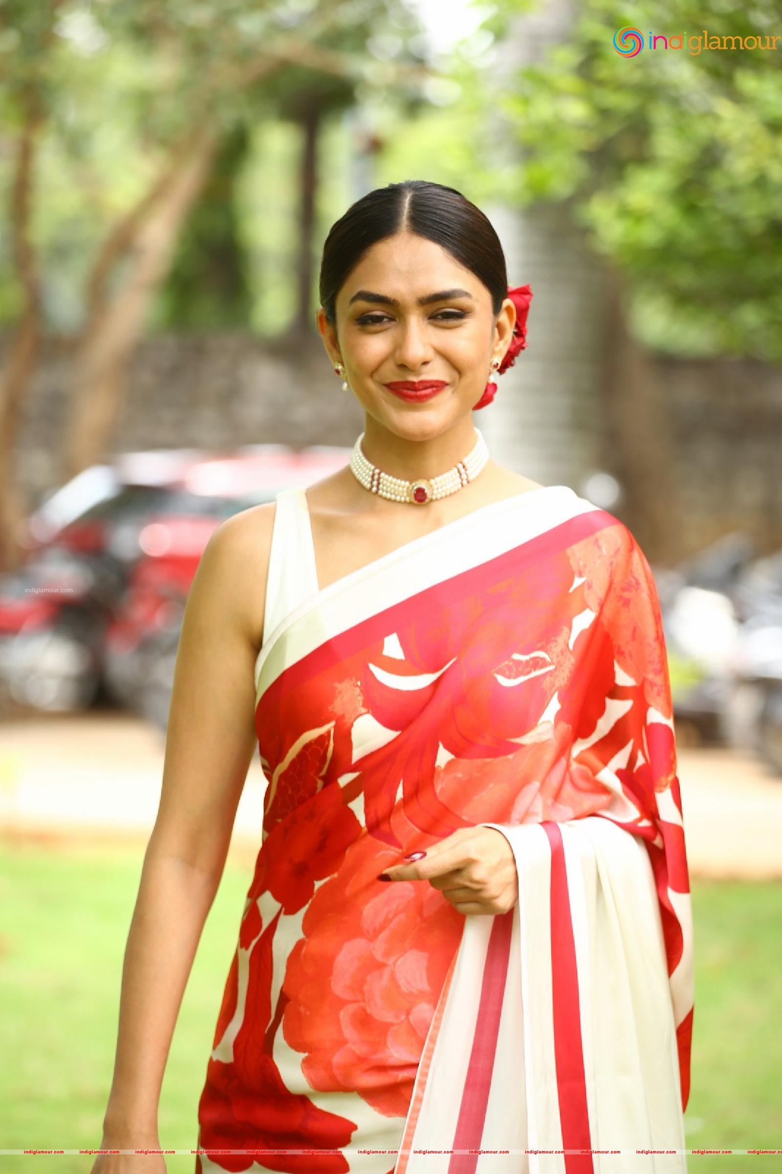Mrunal Thakur Actress hd photo