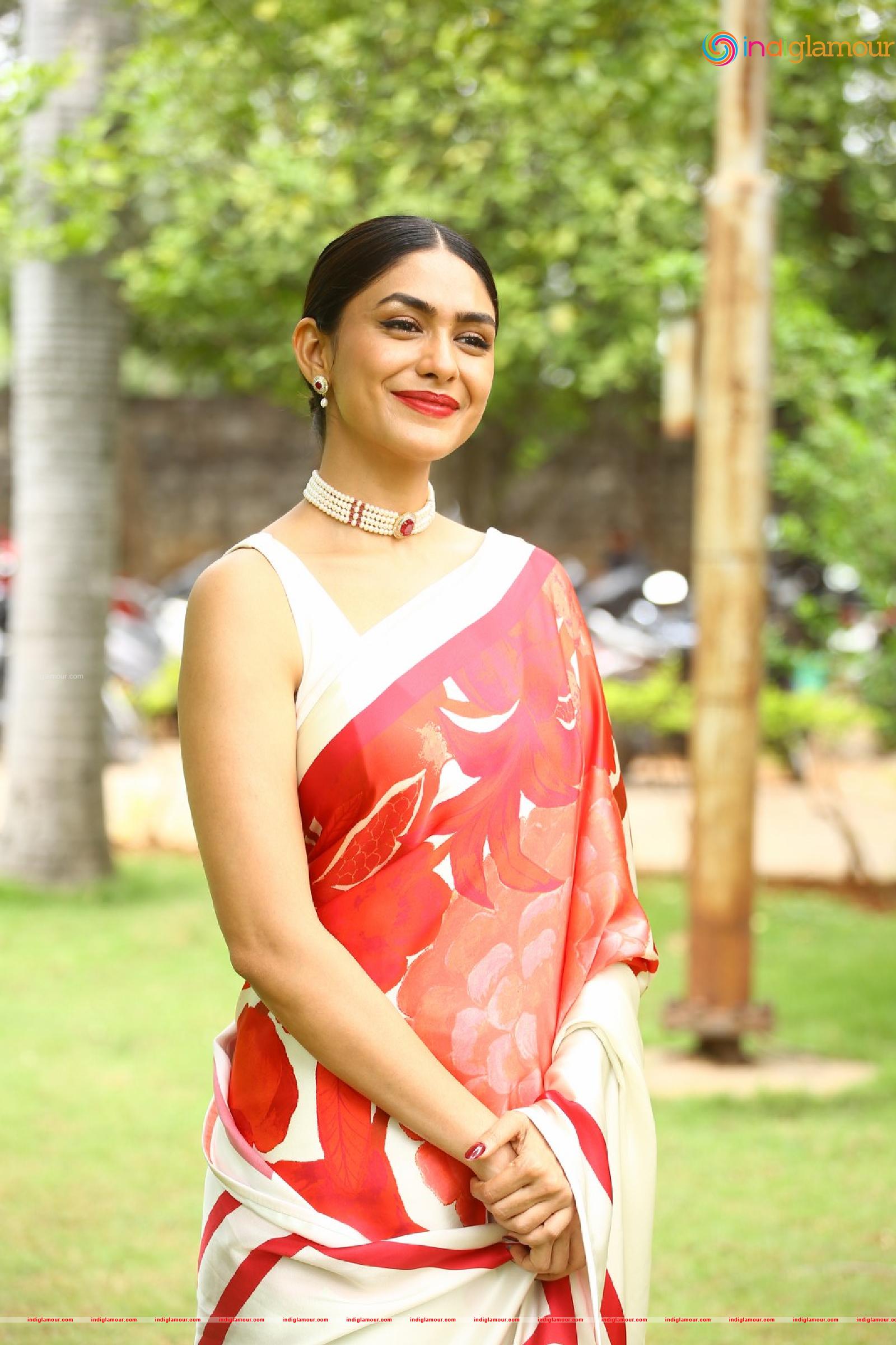Mrunal Thakur Actress hd photo