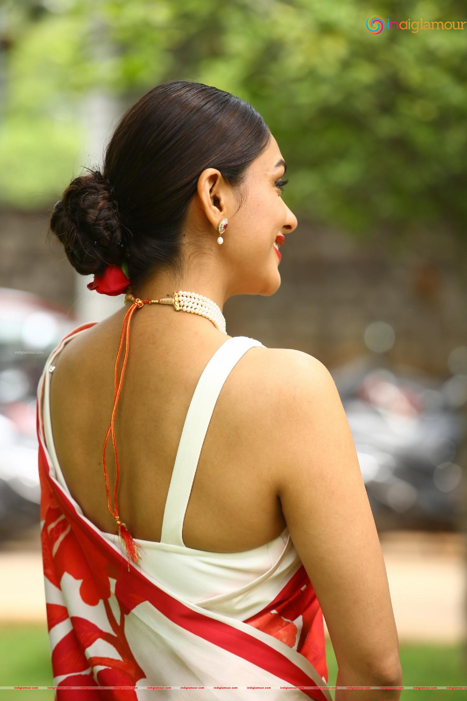 Mrunal Thakur Actress hd photo