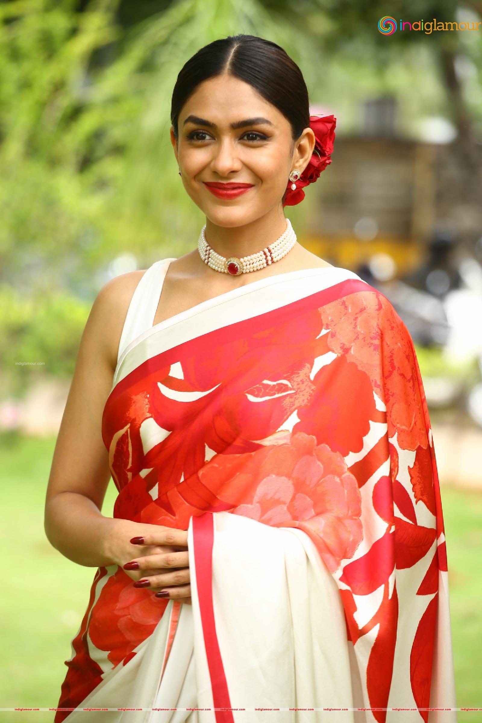 Mrunal Thakur Actress hd photo
