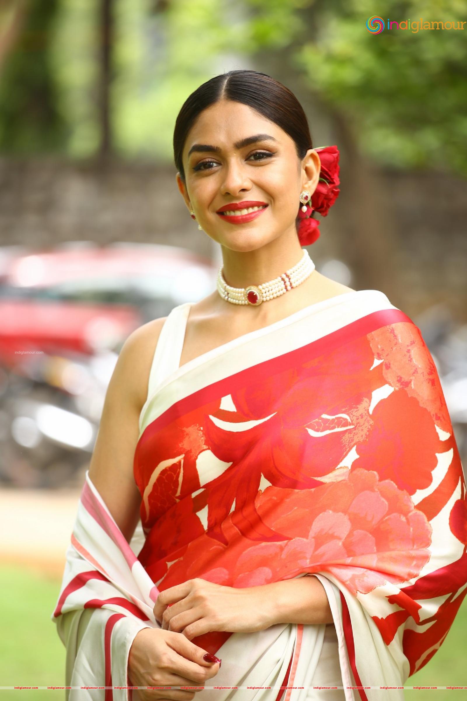 Mrunal Thakur Actress hd photo