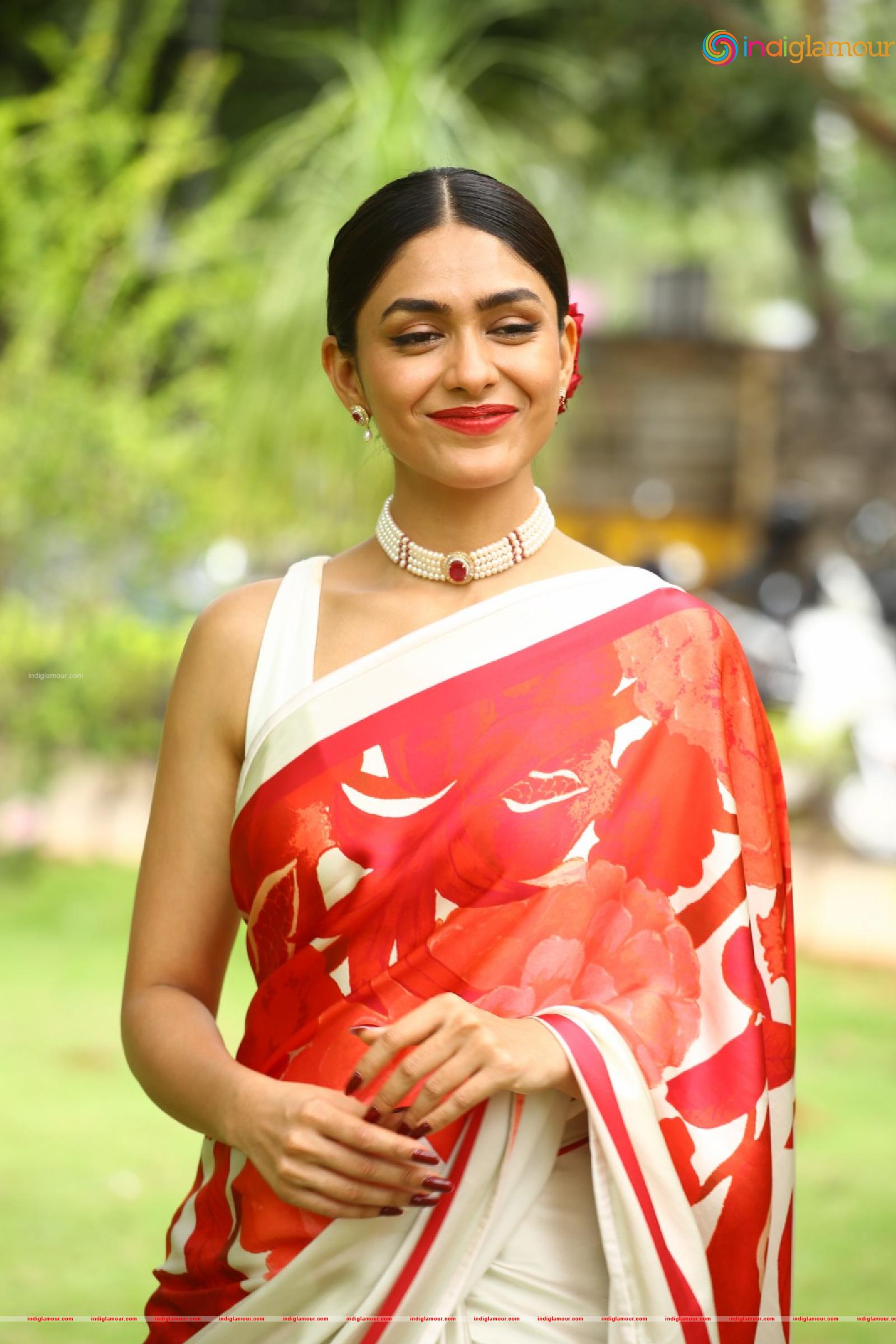Mrunal Thakur Actress hd photo