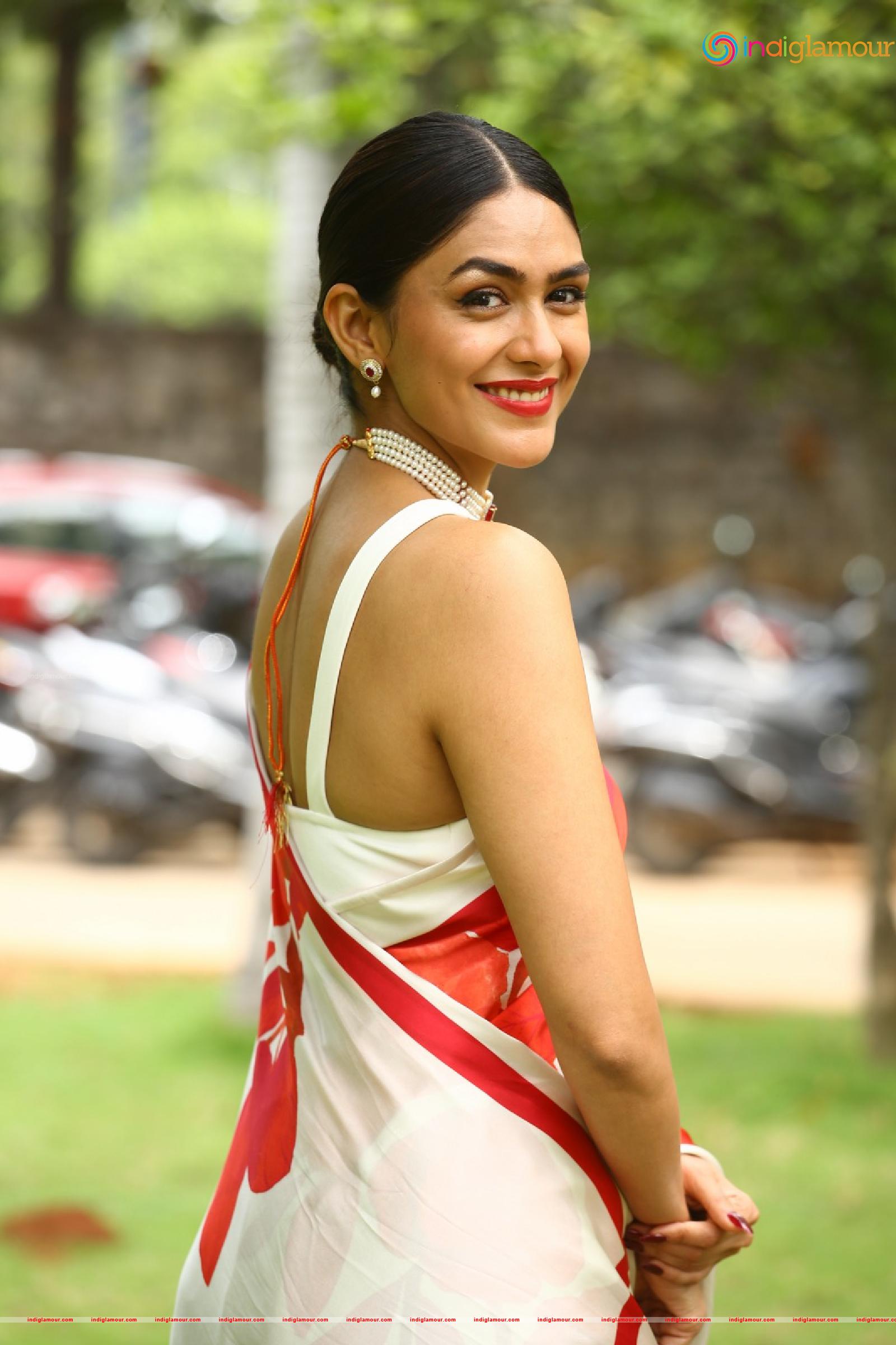 Mrunal Thakur Actress hd photo