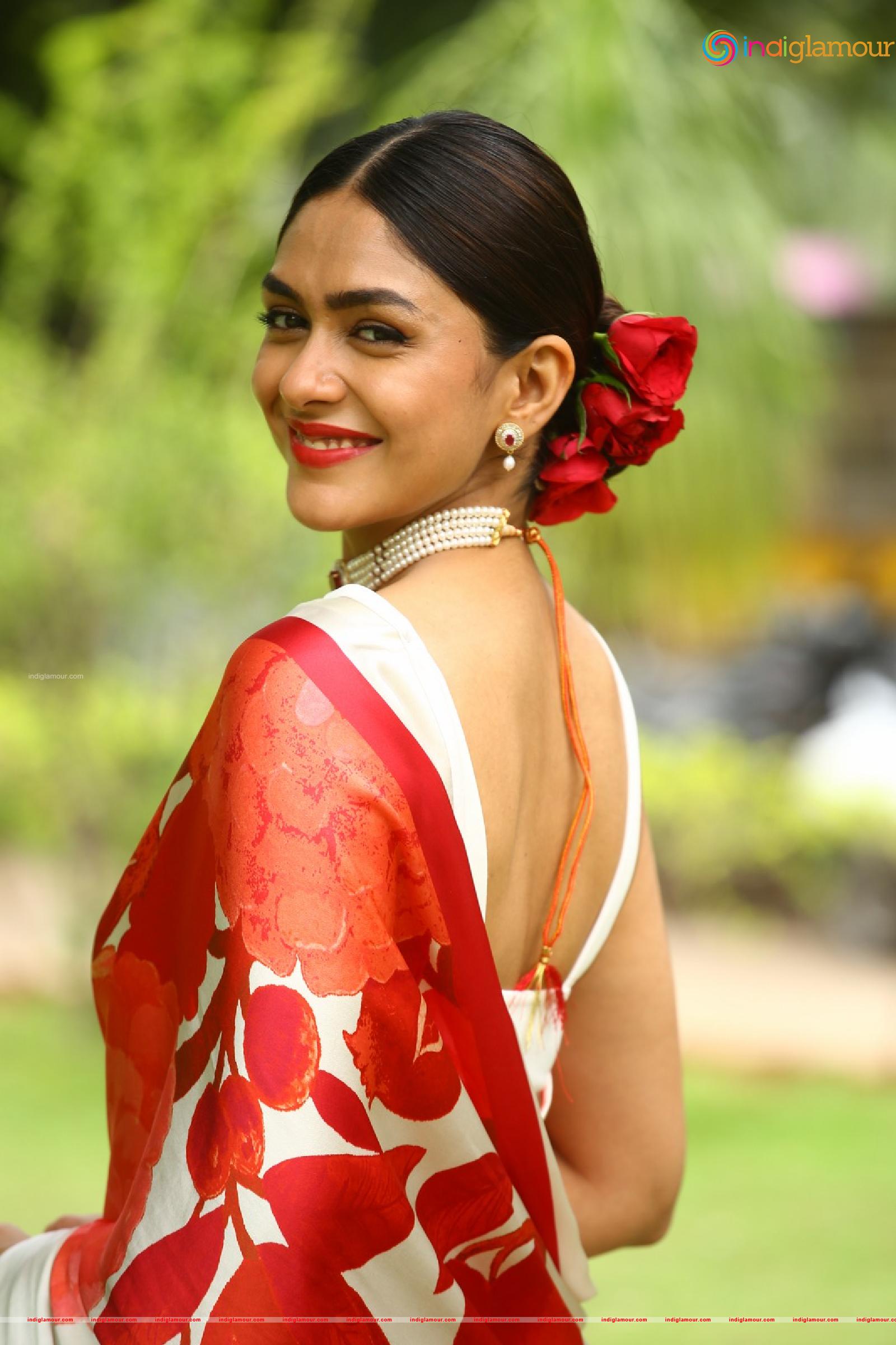 Mrunal Thakur Actress hd photo