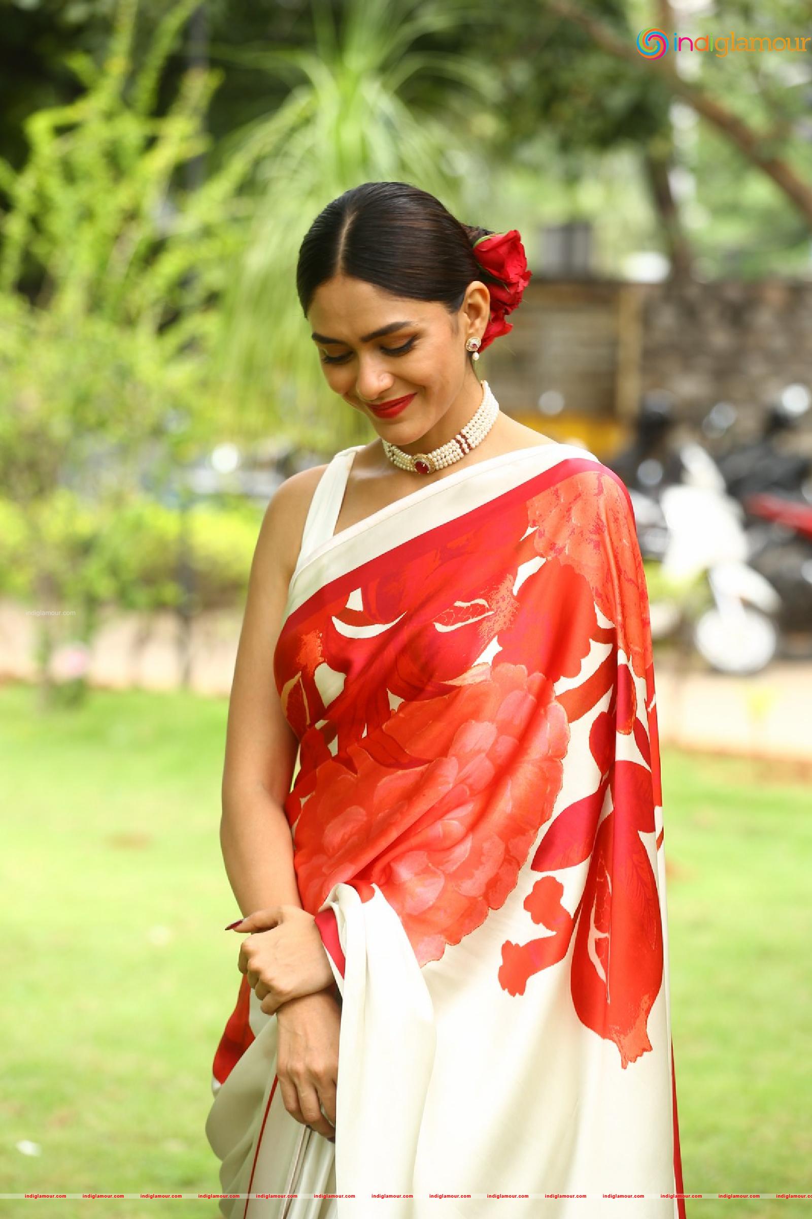 Mrunal Thakur Actress hd photo