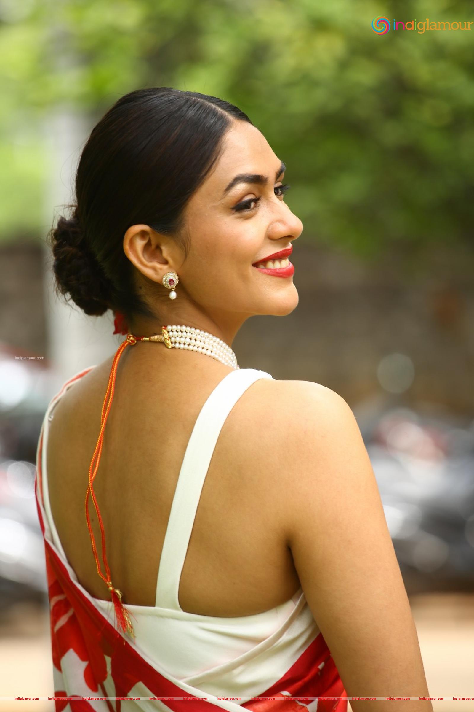 Mrunal Thakur Actress hd photo