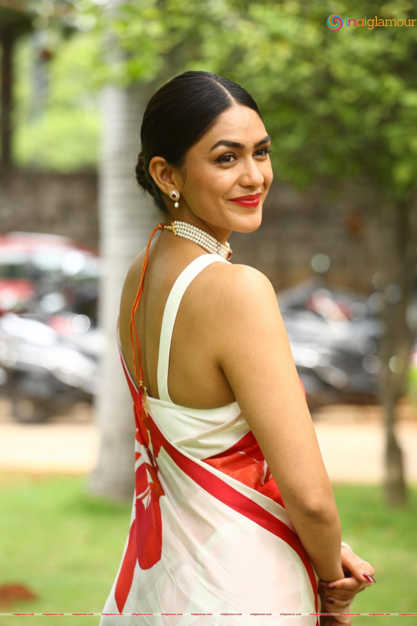 Mrunal Thakur Actress hd photo