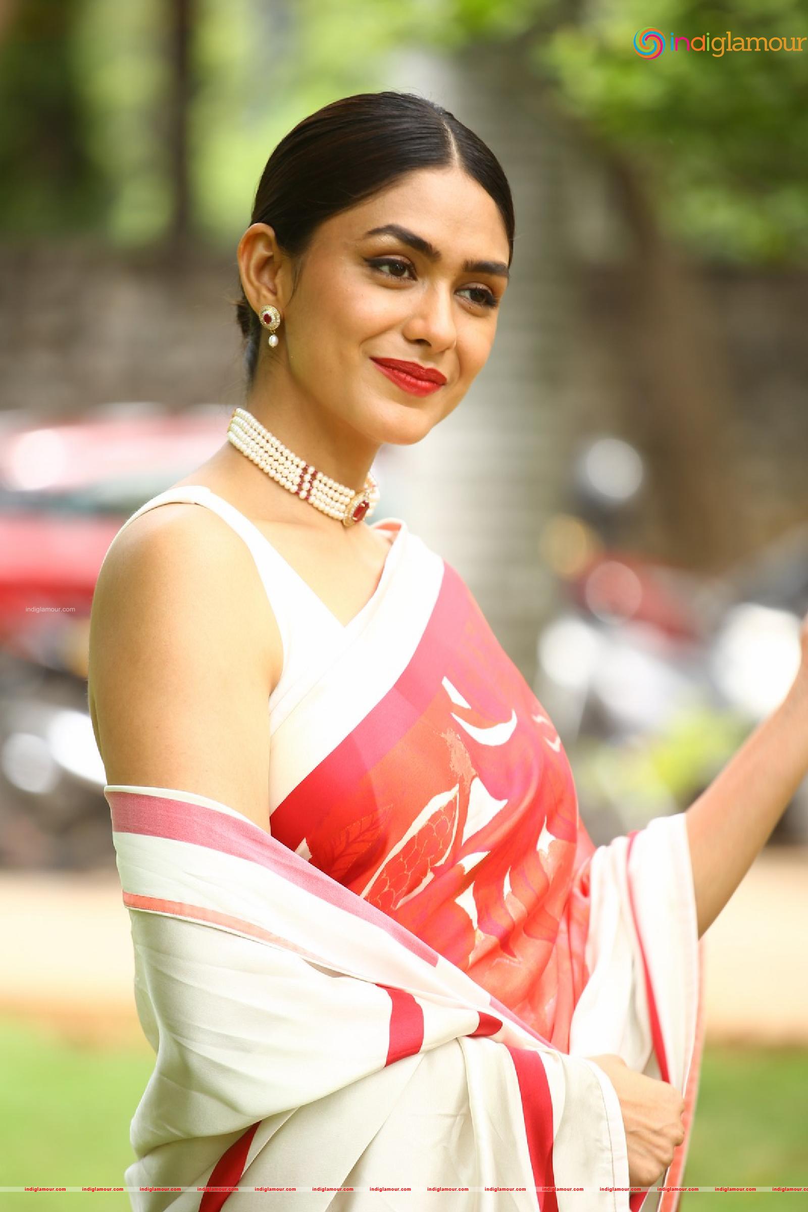 Mrunal Thakur Actress hd photo