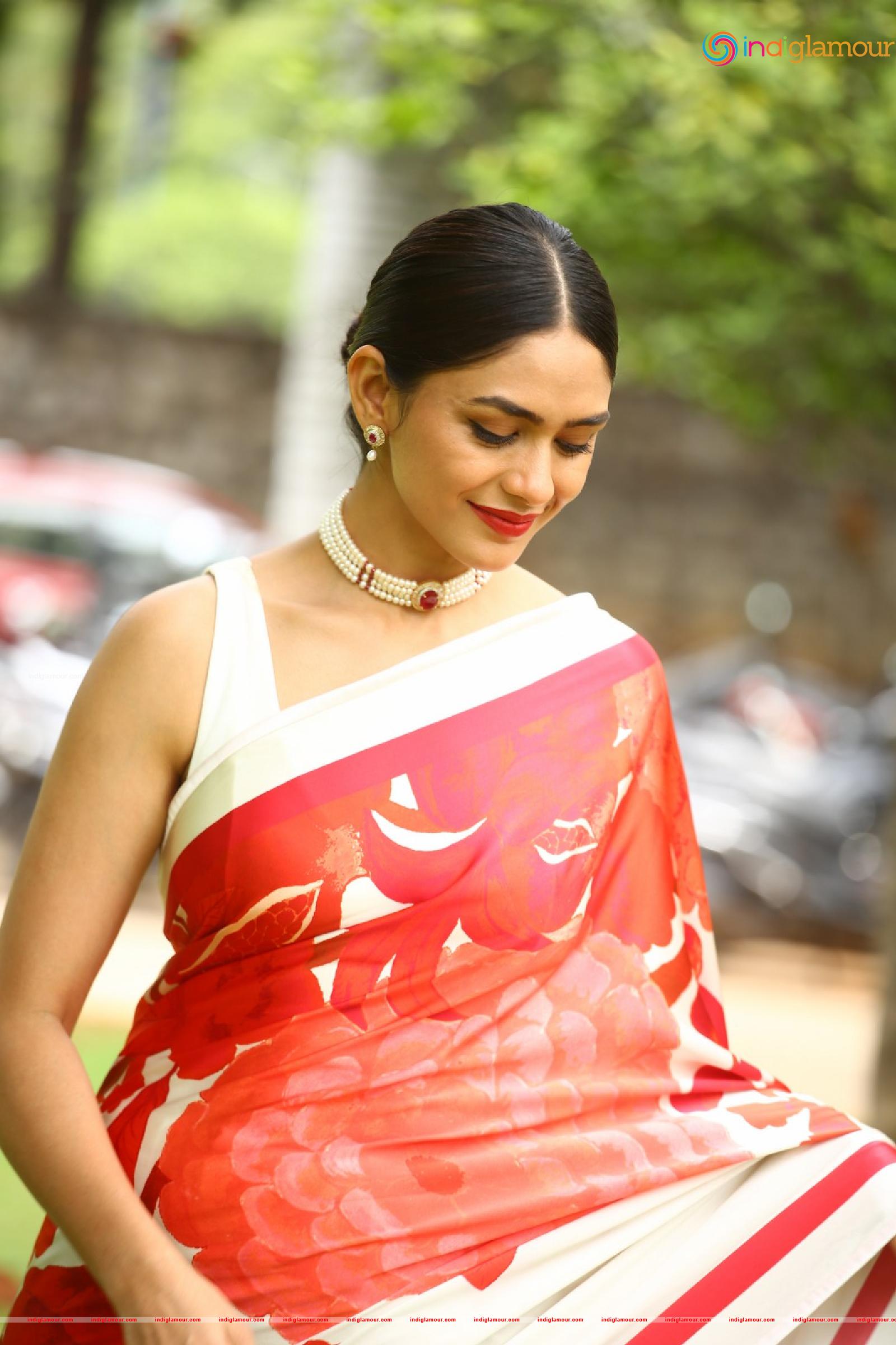 Mrunal Thakur Actress hd photo