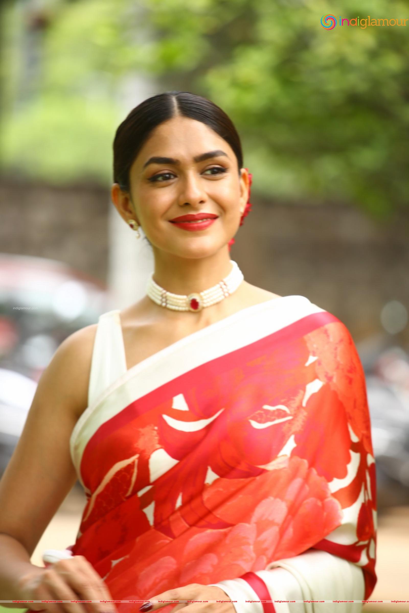 Mrunal Thakur Actress hd photo