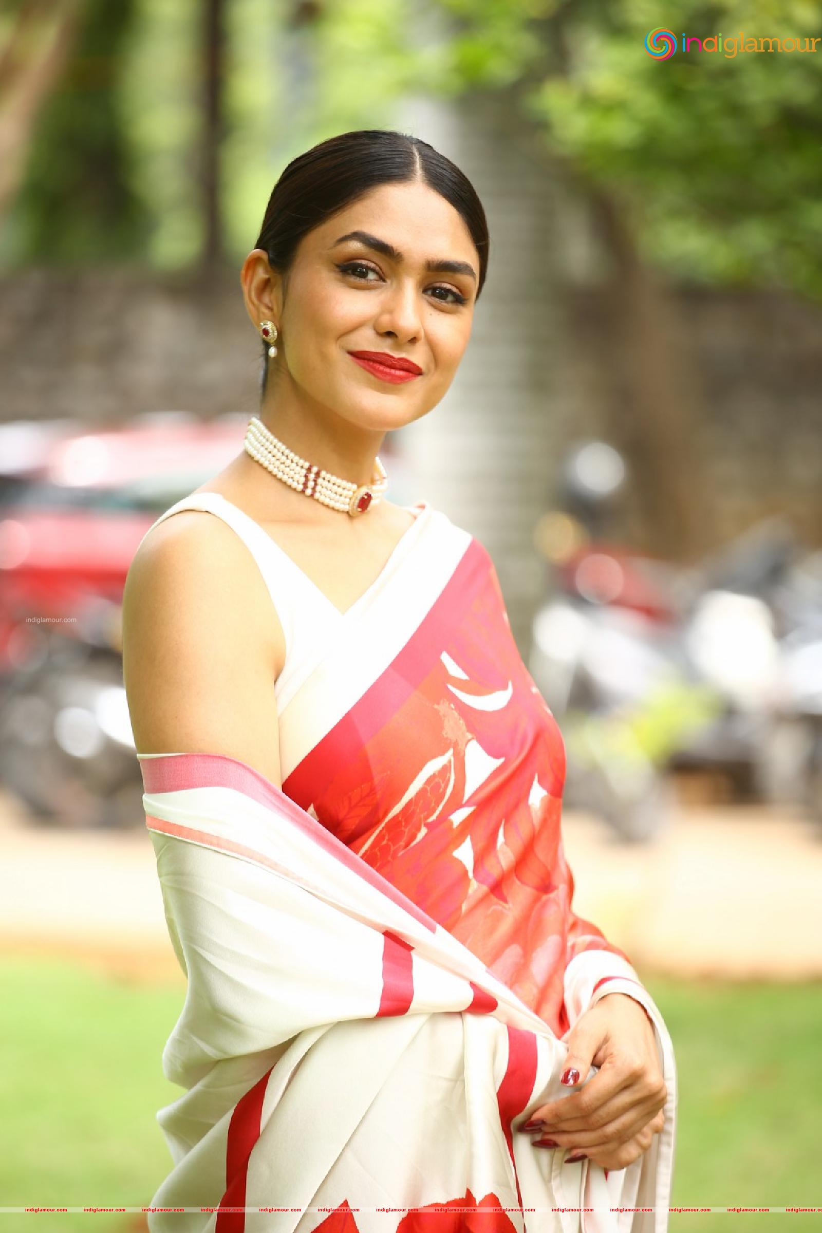 Mrunal Thakur Actress hd photo