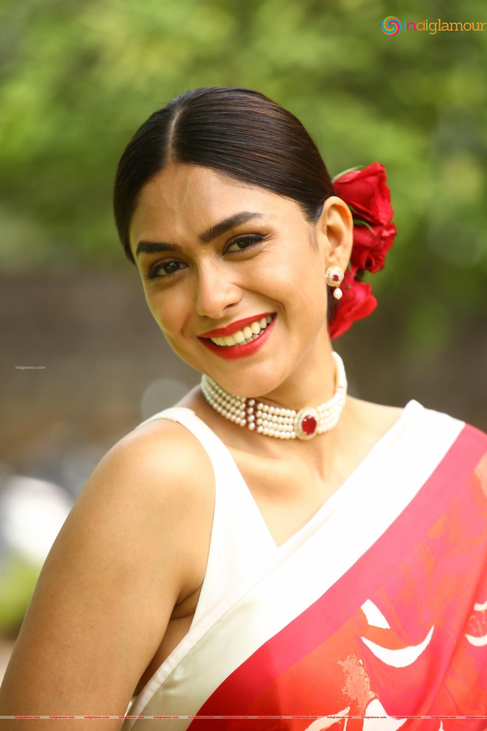 Mrunal Thakur Actress hd photo