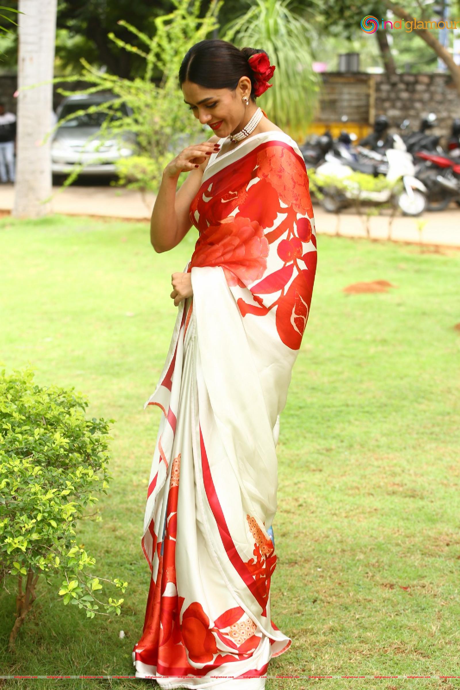 Mrunal Thakur Actress hd photo
