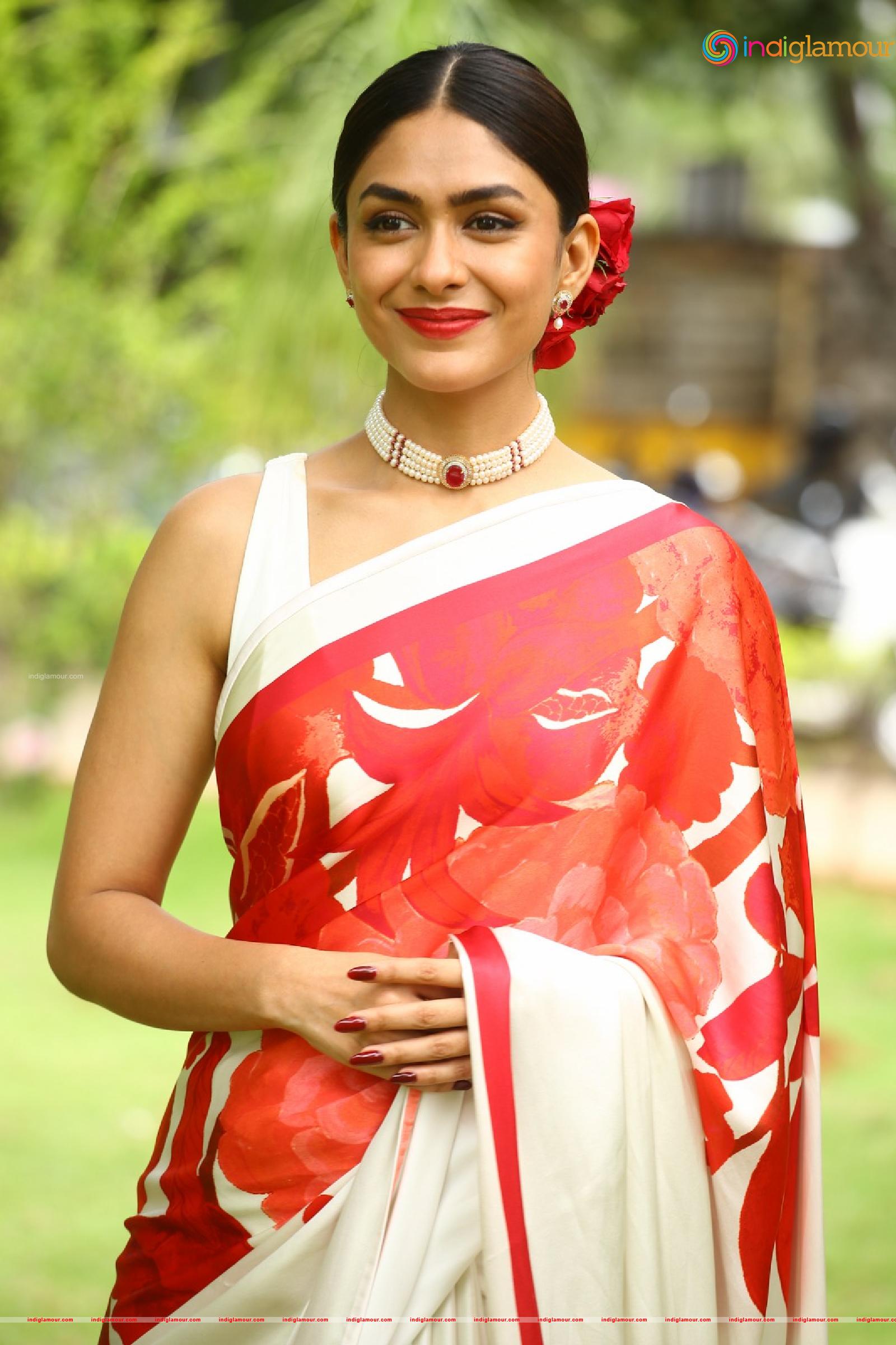 Mrunal Thakur Actress hd photo