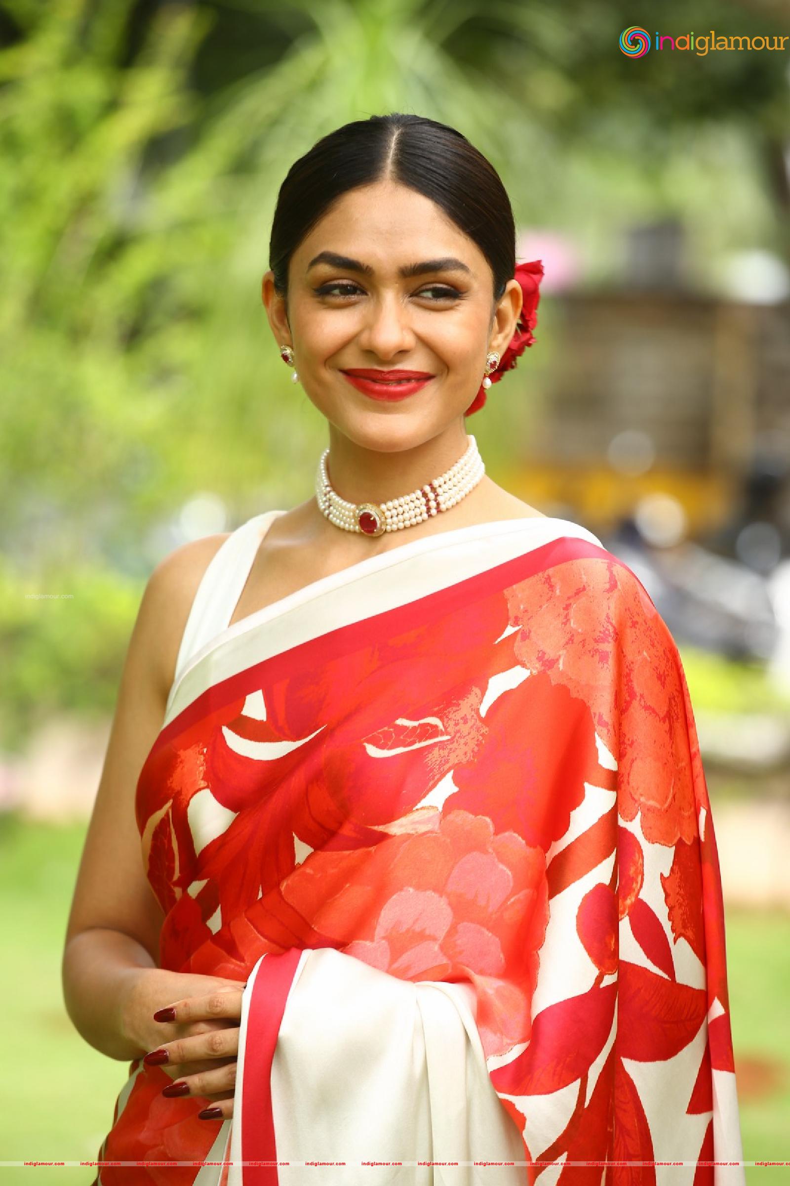 Mrunal Thakur Actress hd photo