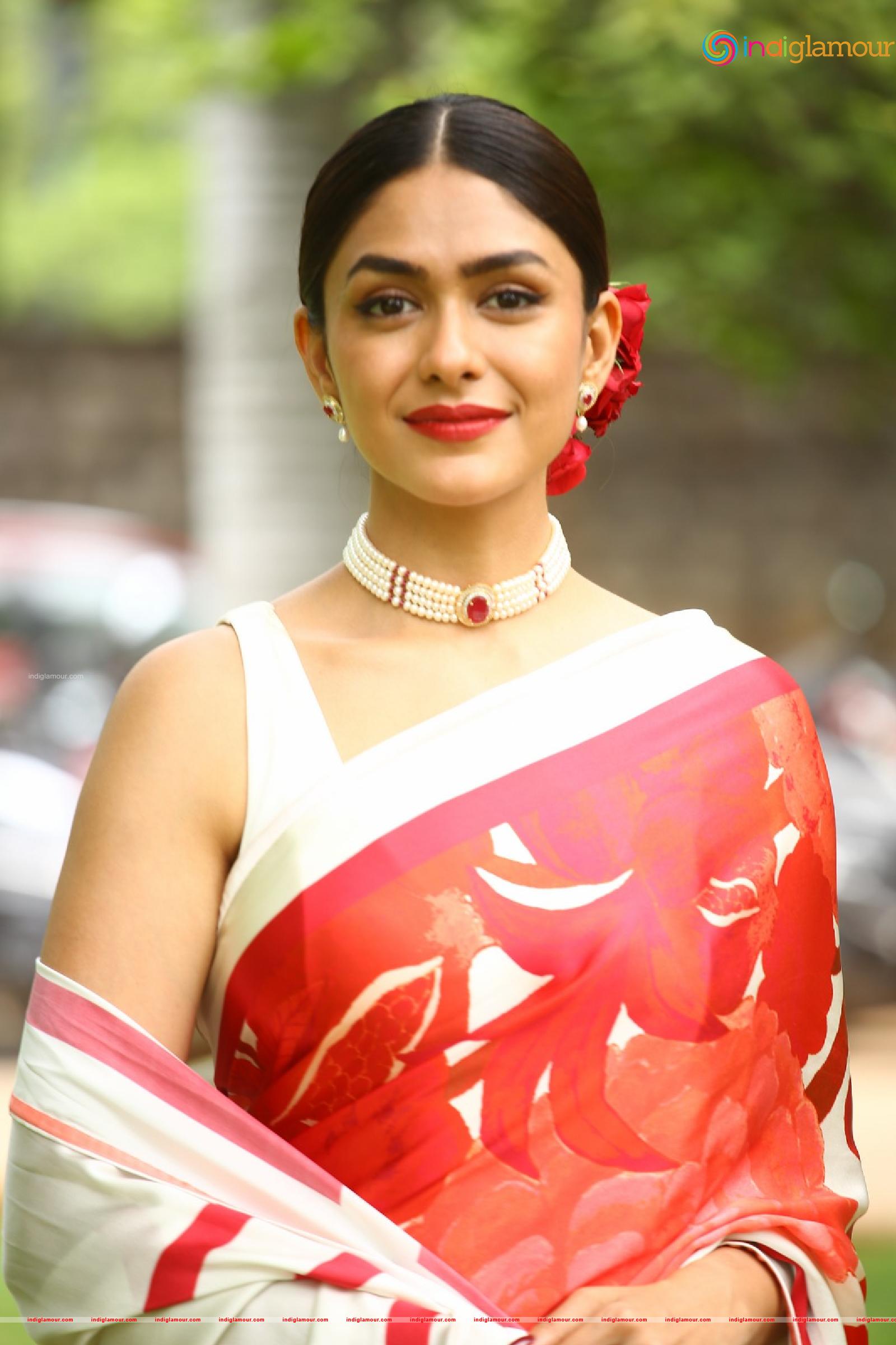 Mrunal Thakur Actress hd photo
