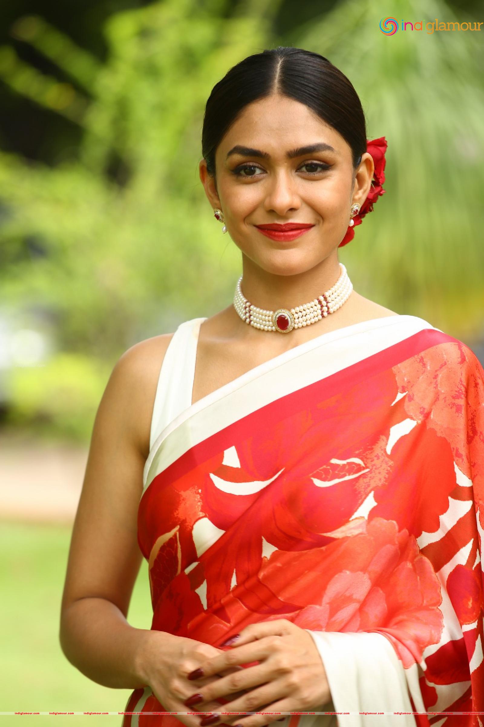 Mrunal Thakur Actress hd photo