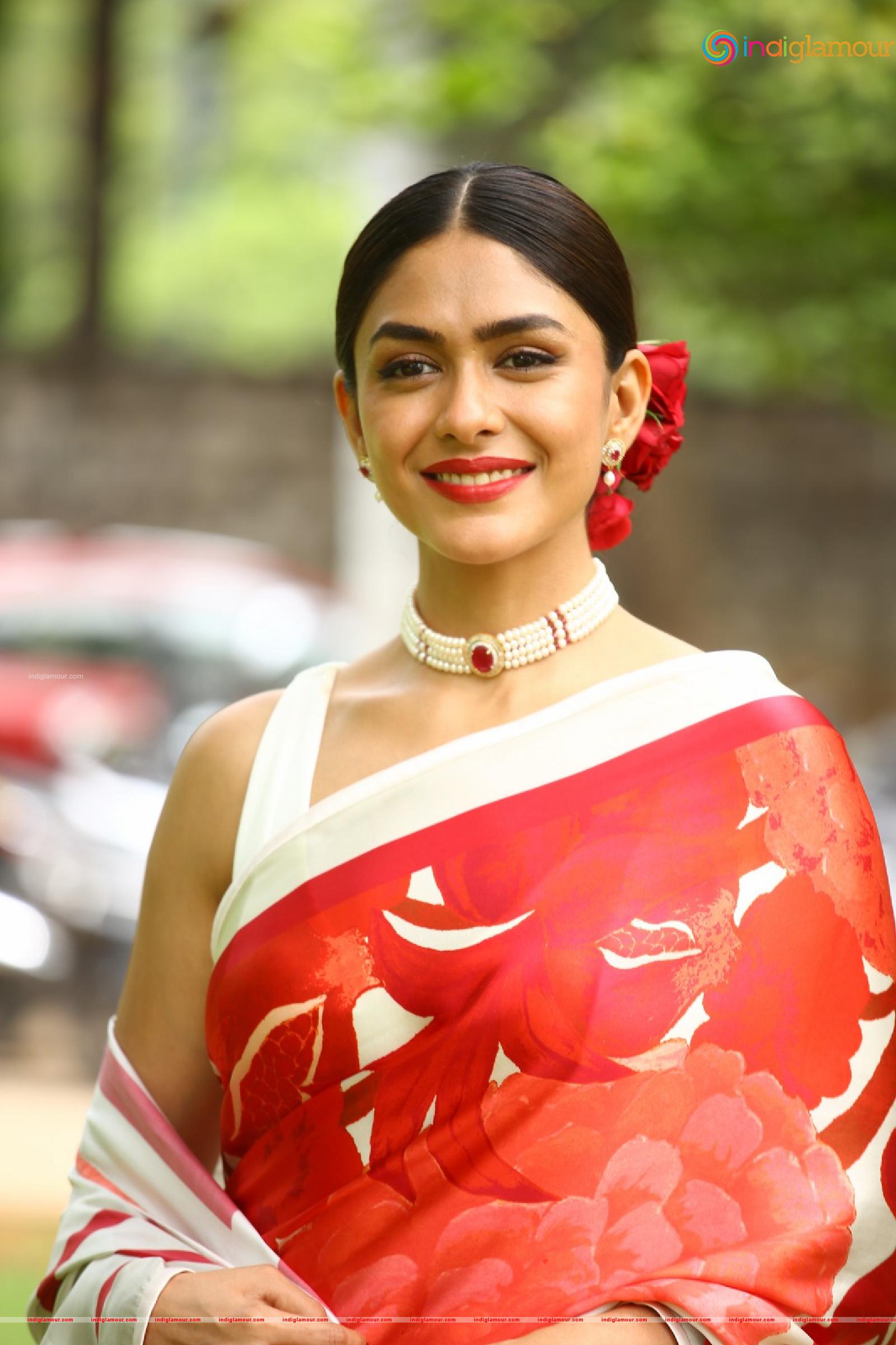 Mrunal Thakur Actress hd photo