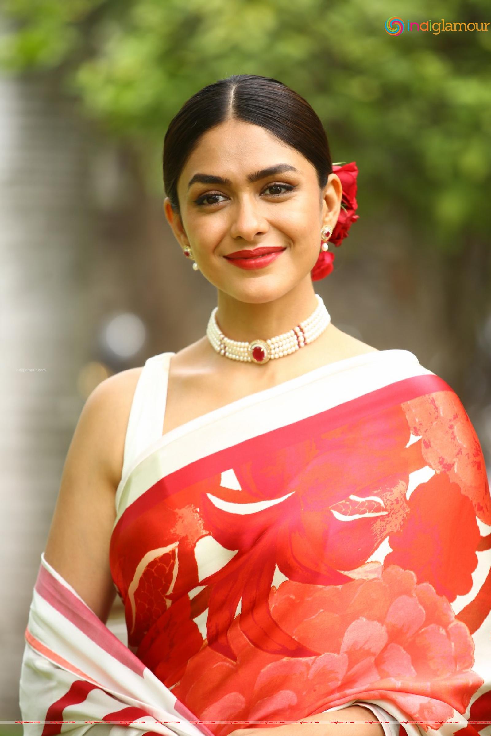 Mrunal Thakur Actress hd photo