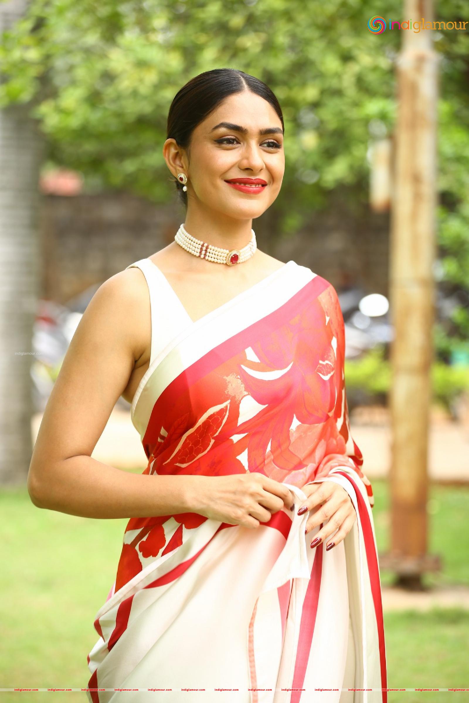 Mrunal Thakur Actress hd photo