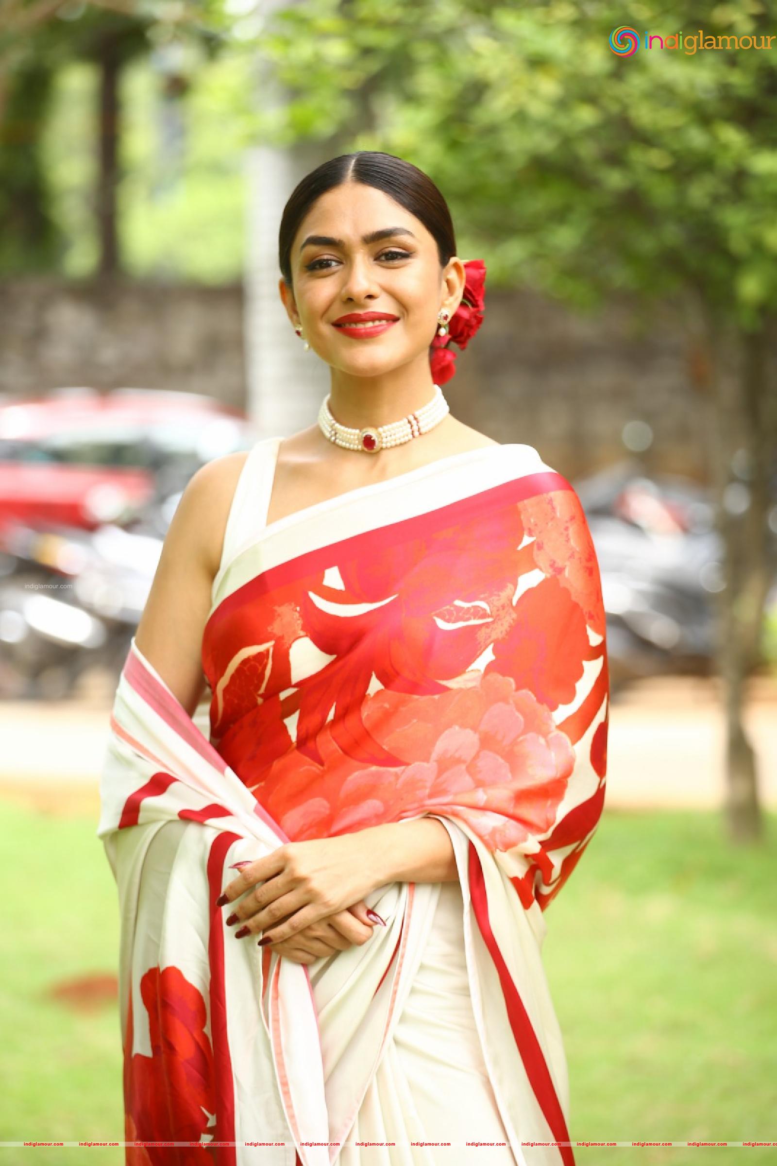 Mrunal Thakur Actress hd photo