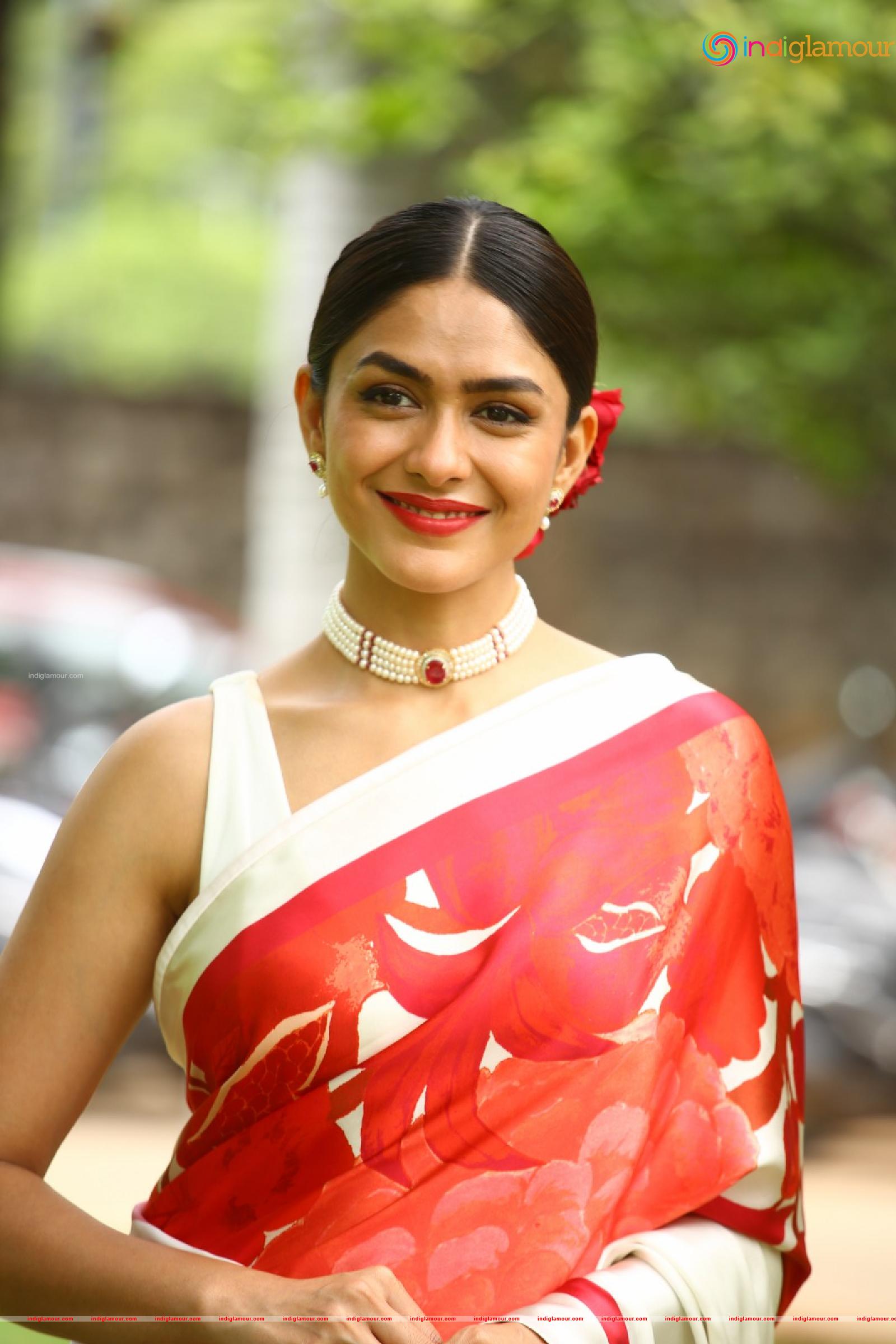 Mrunal Thakur Actress hd photo