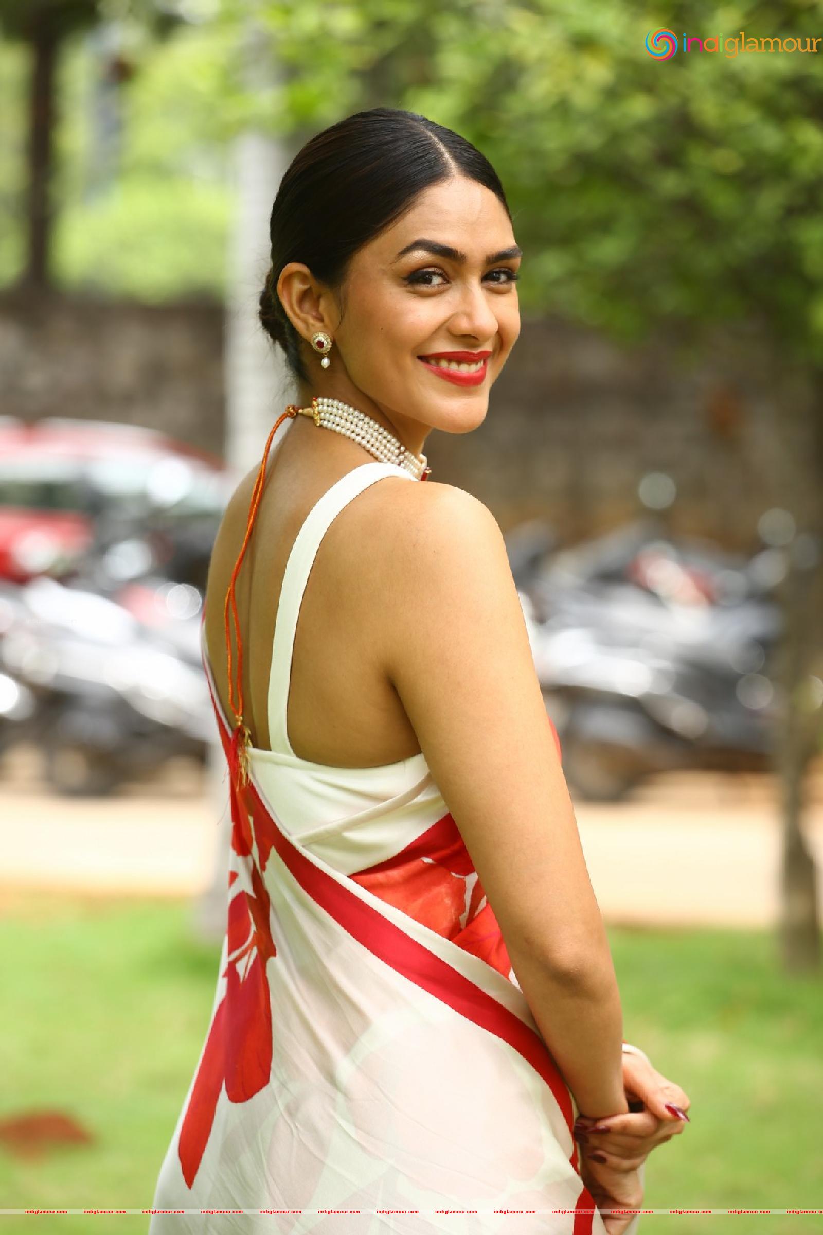 Mrunal Thakur Actress hd photo