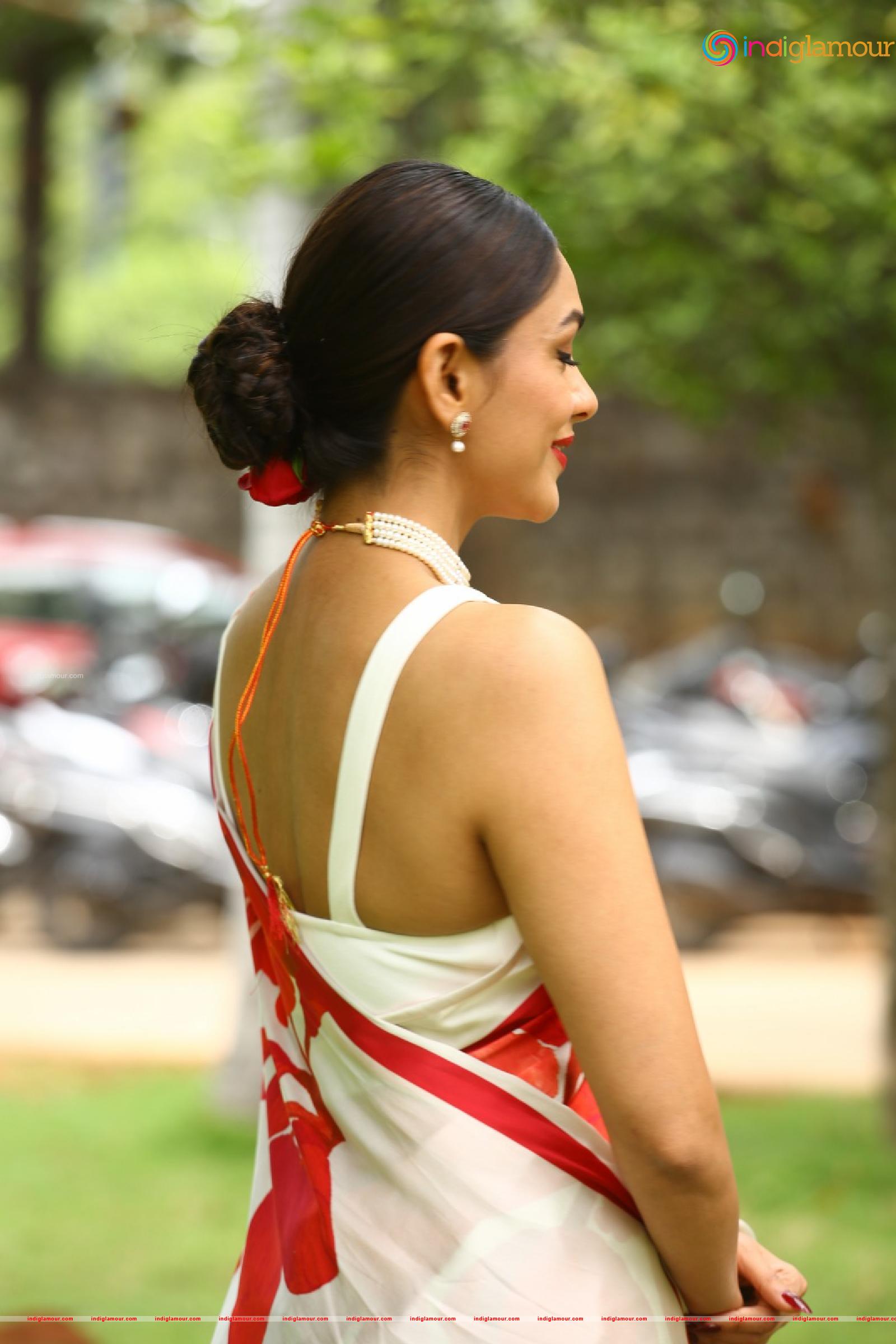 Mrunal Thakur Actress hd photo