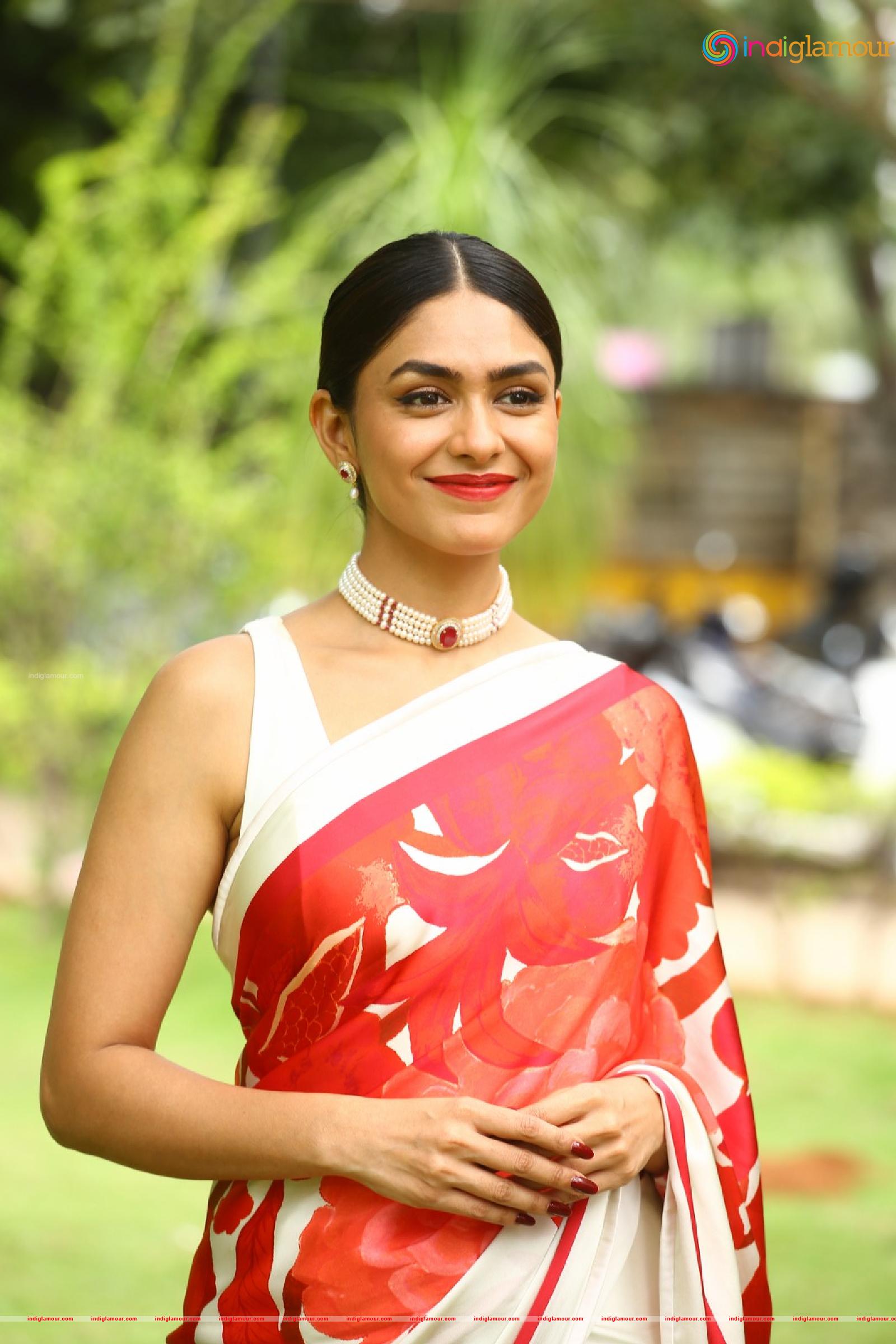 Mrunal Thakur Actress hd photo