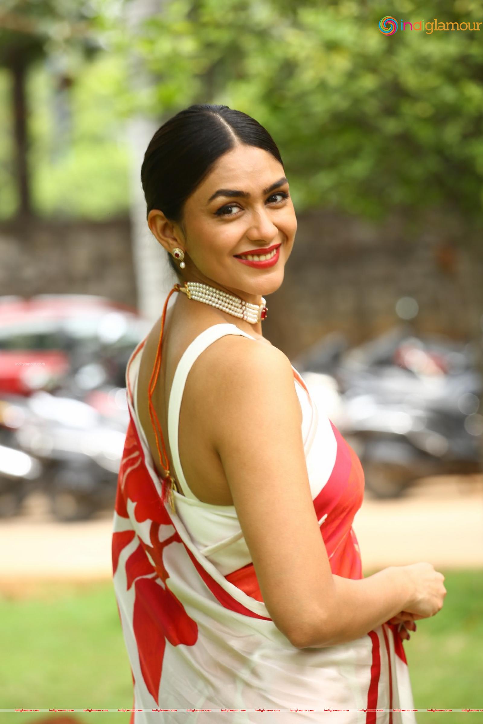 Mrunal Thakur Actress hd photo