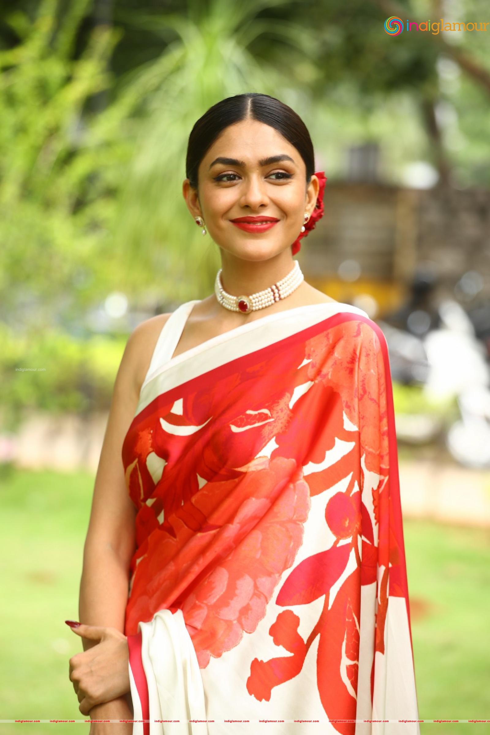 Mrunal Thakur Actress hd photo