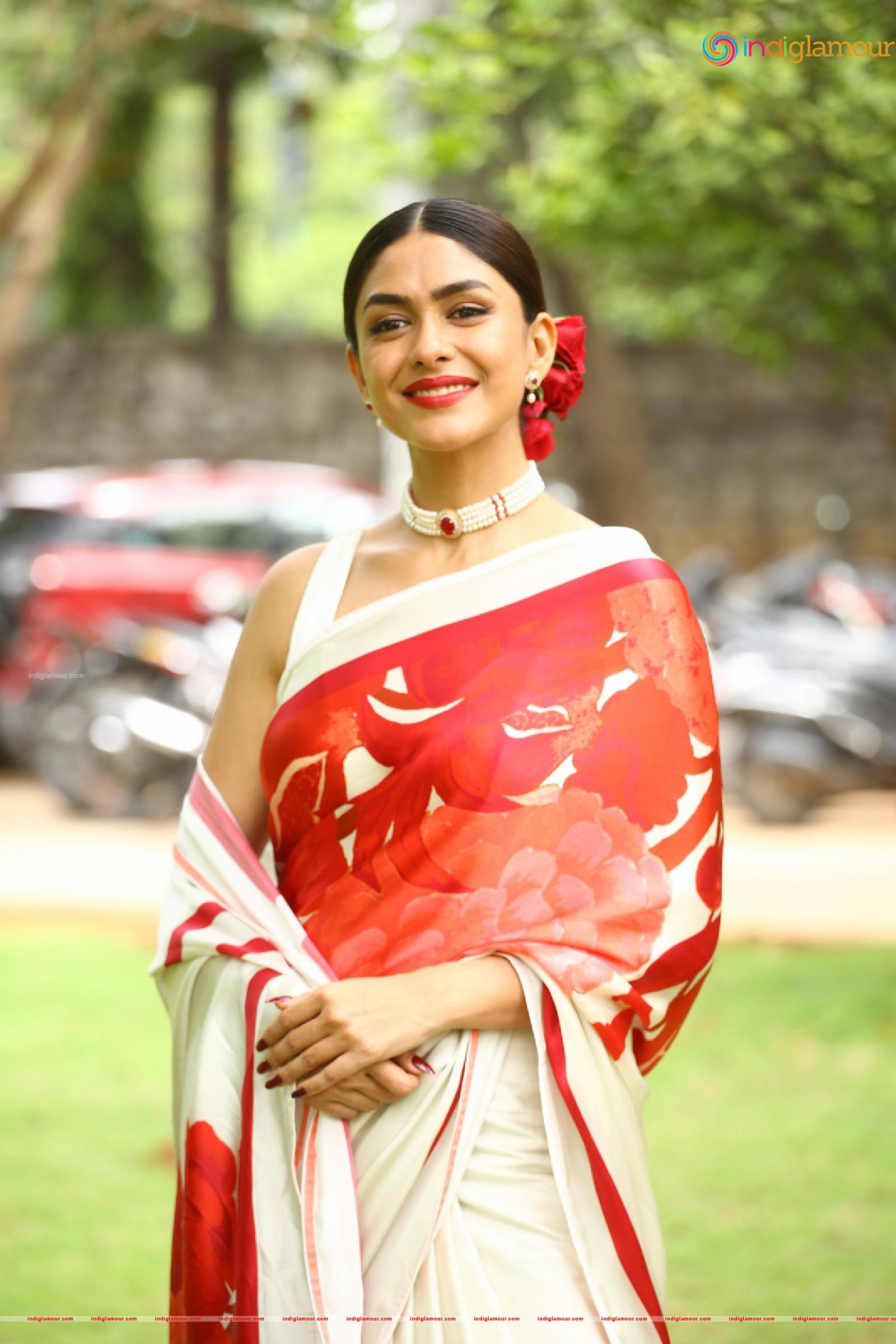 Mrunal Thakur Actress hd photo