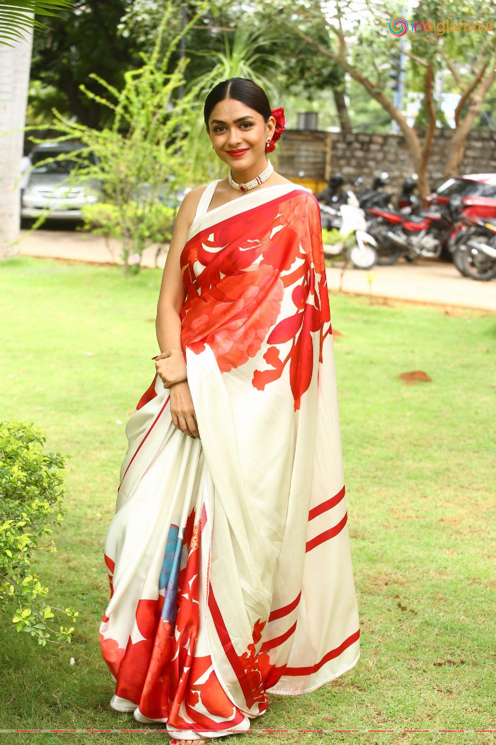 Mrunal Thakur Actress hd photo