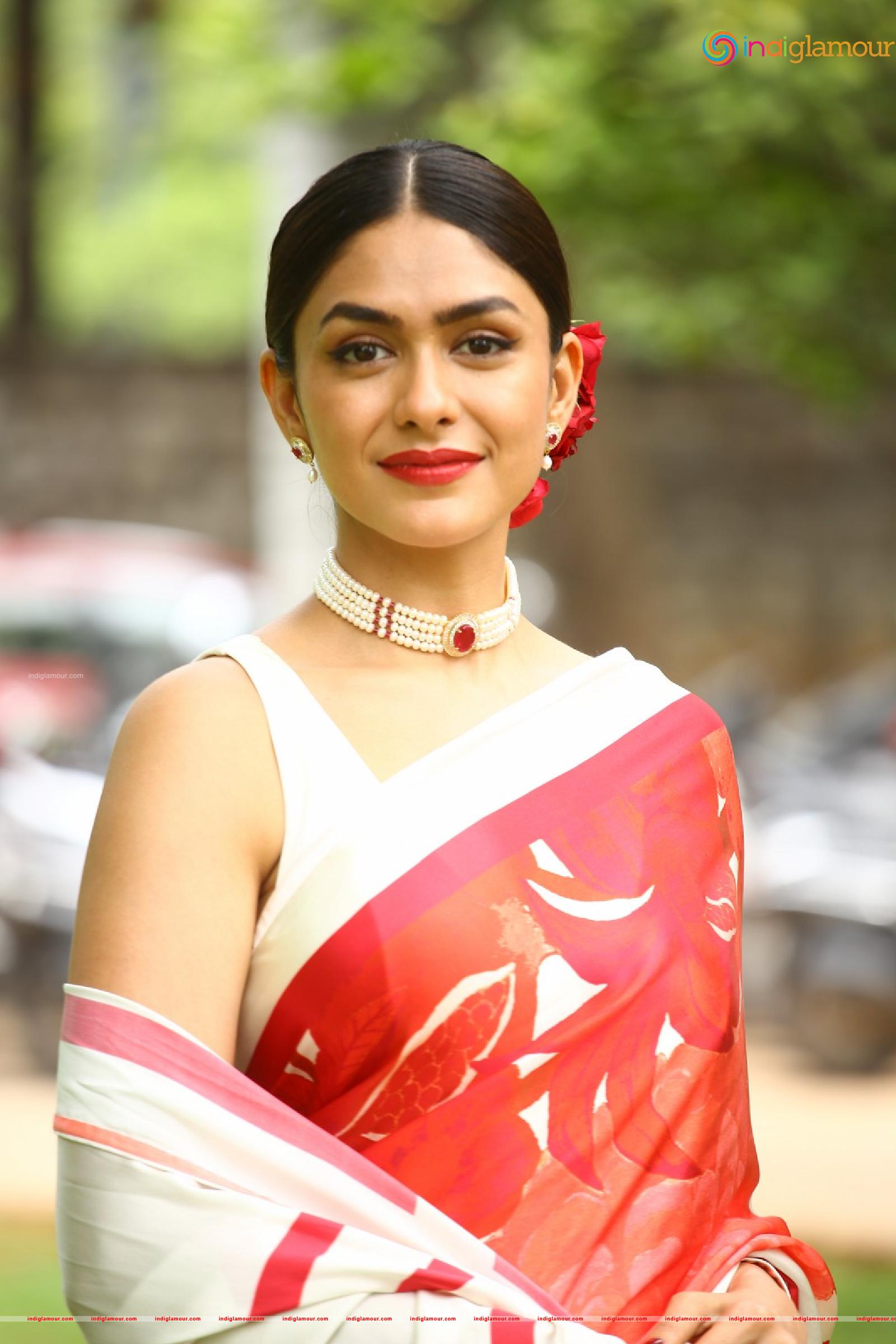 Mrunal Thakur Actress hd photo