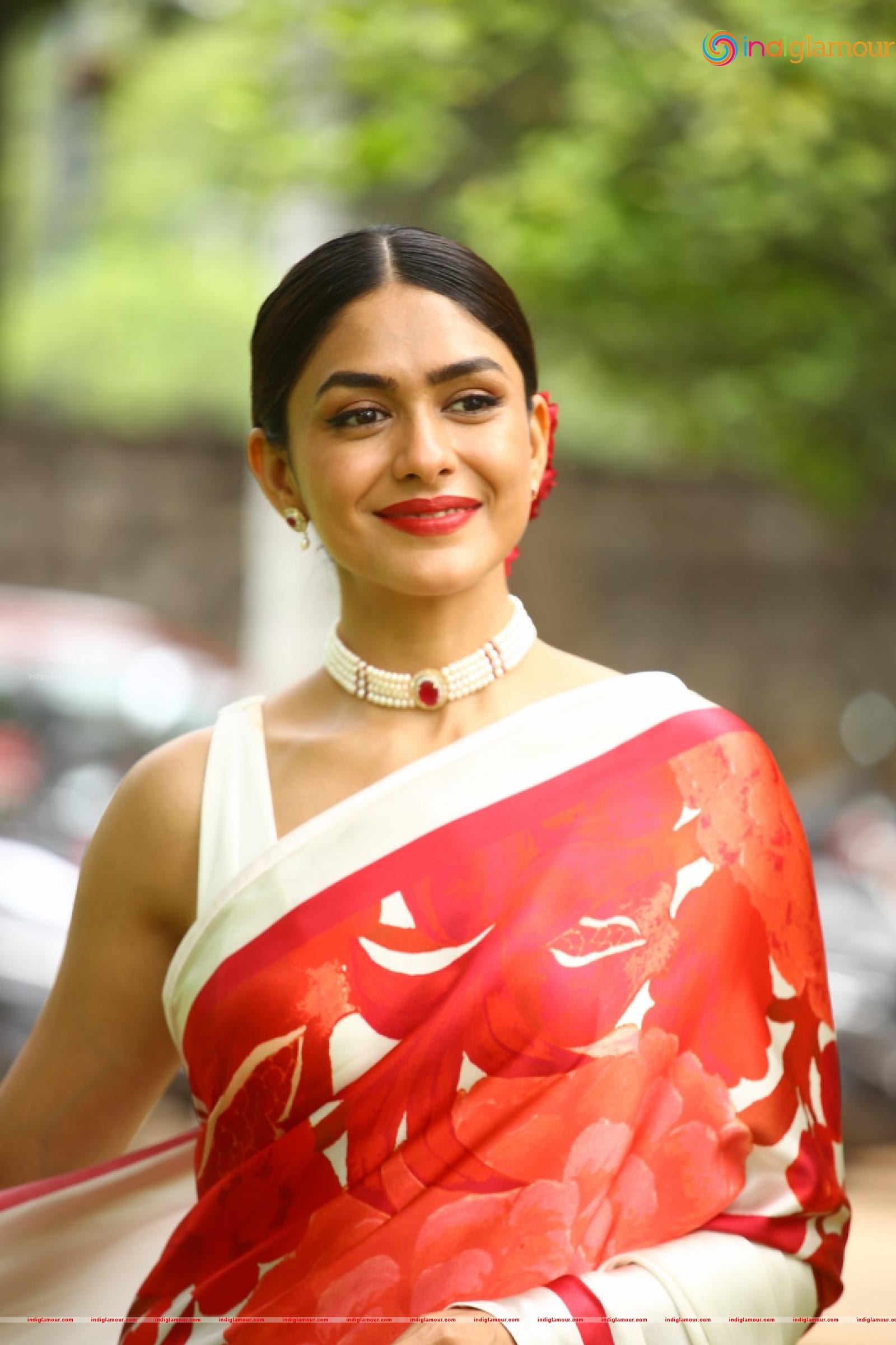 Mrunal Thakur Actress hd photo