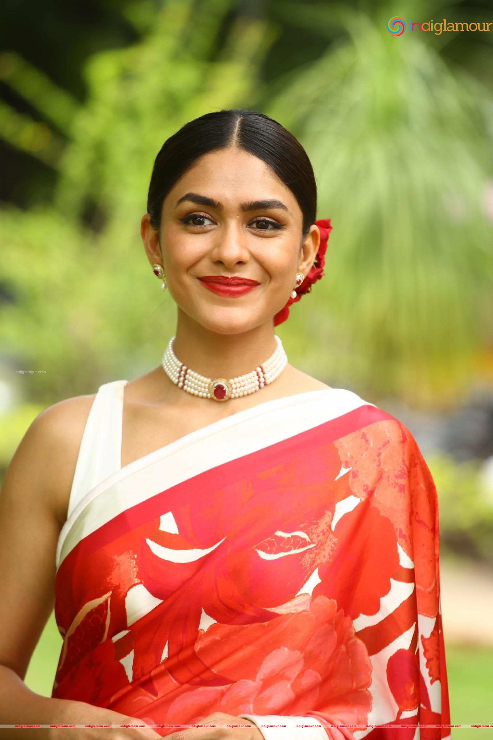 Mrunal Thakur Actress hd photo