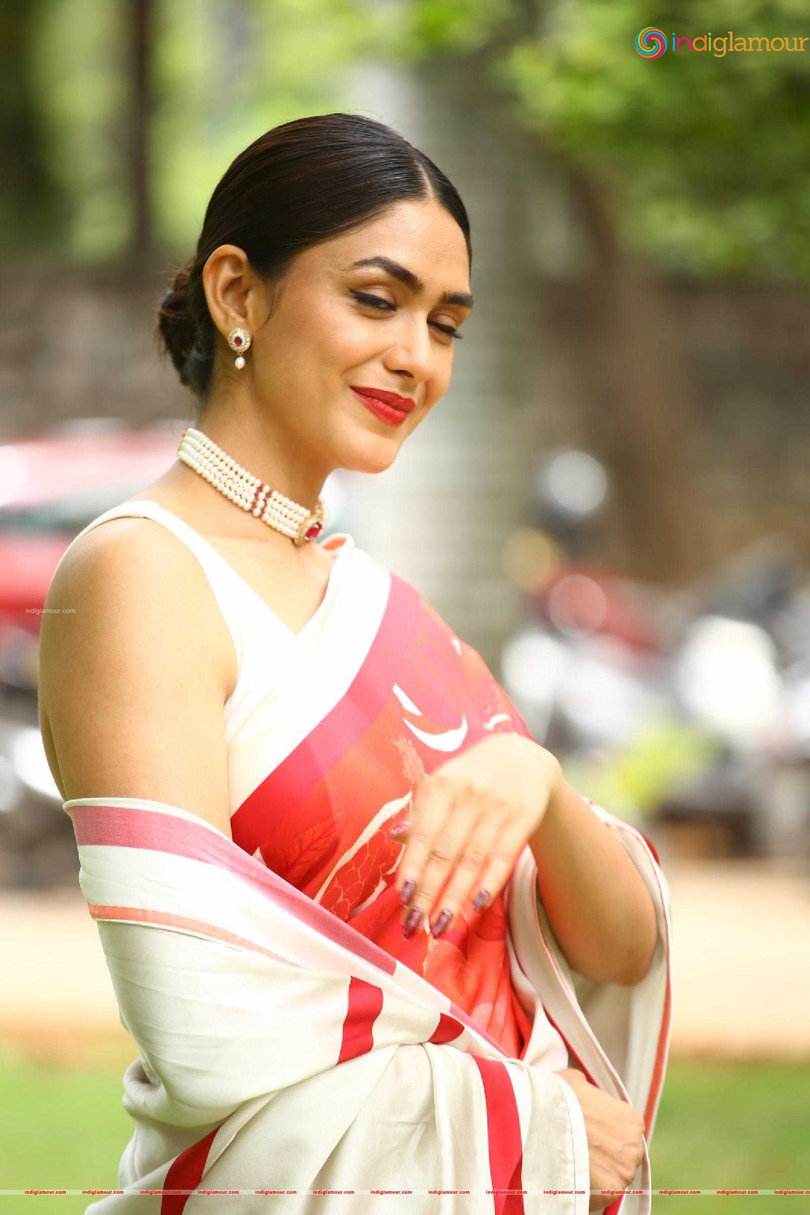 Mrunal Thakur Actress hd photo