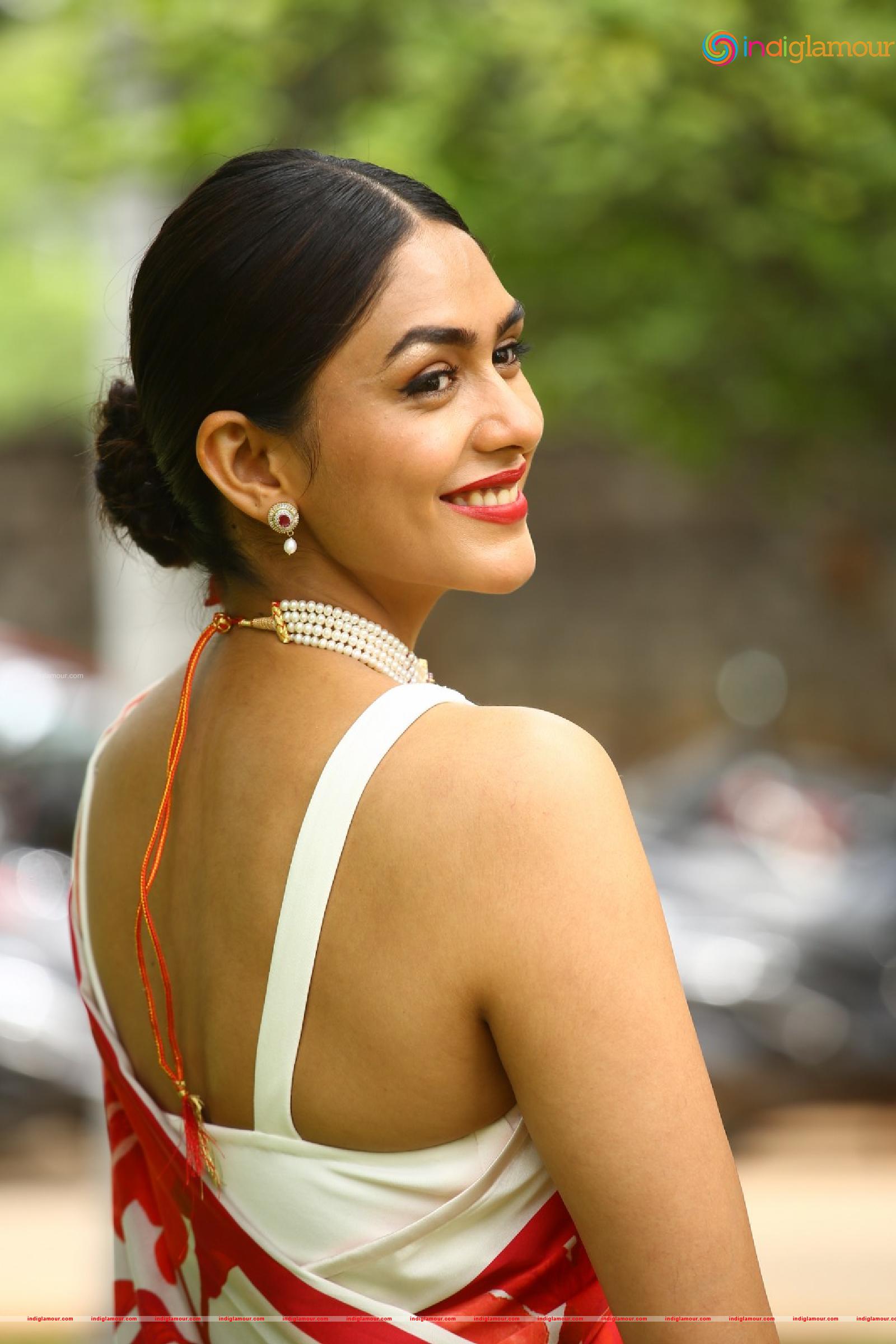 Mrunal Thakur Actress hd photo