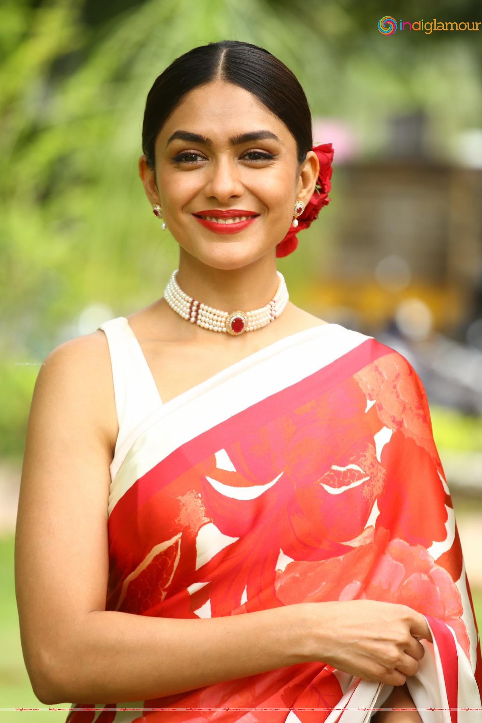 Mrunal Thakur Actress hd photo