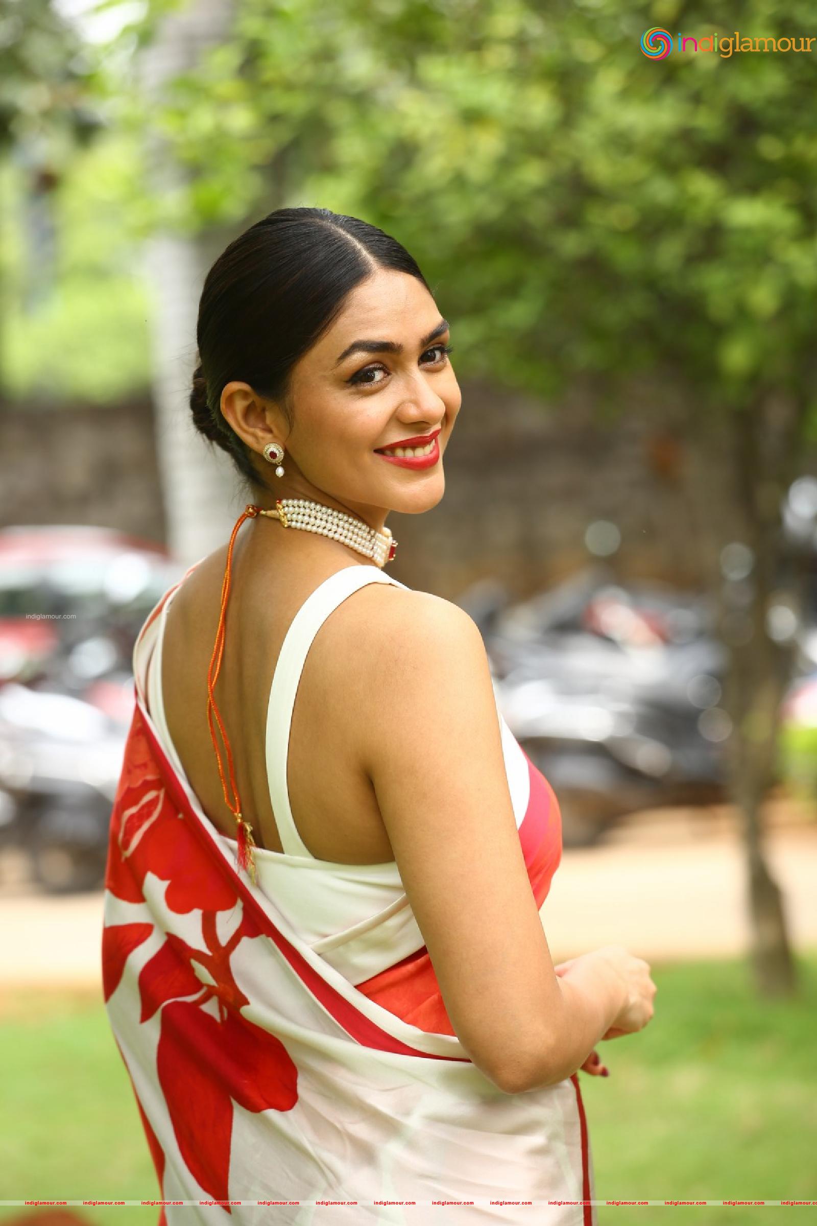 Mrunal Thakur Actress hd photo