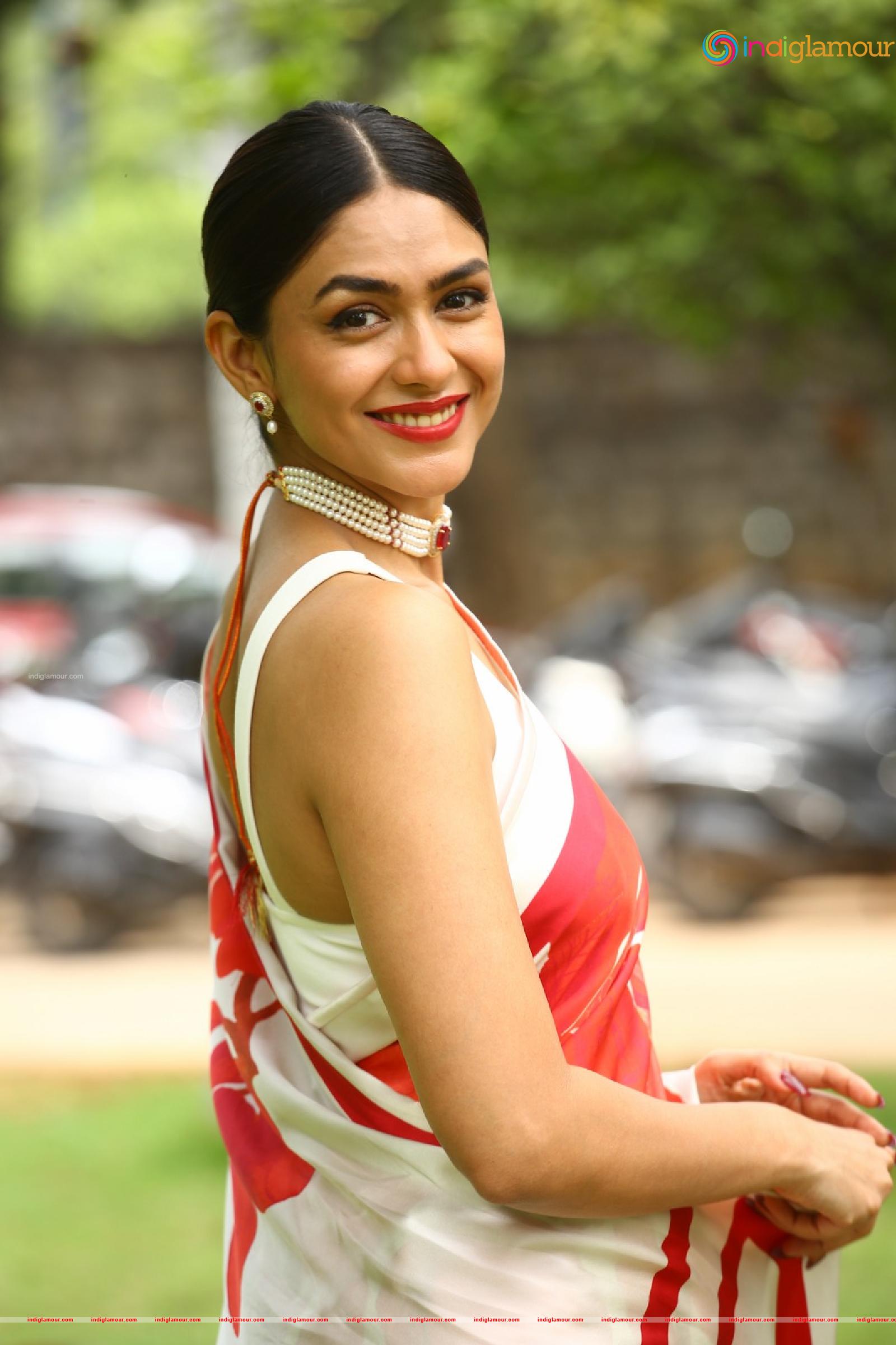 Mrunal Thakur Actress hd photo
