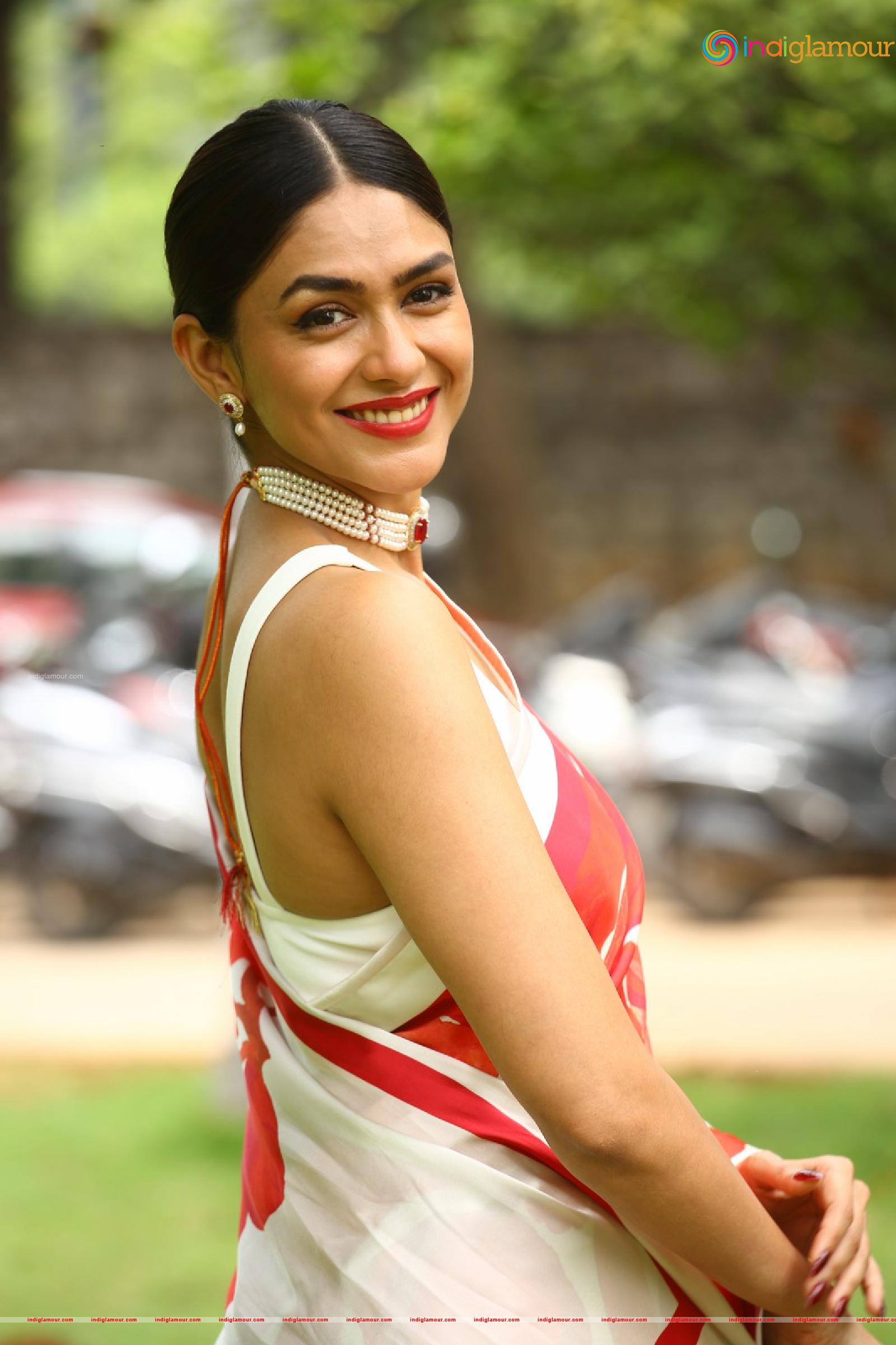 Mrunal Thakur Actress hd photo