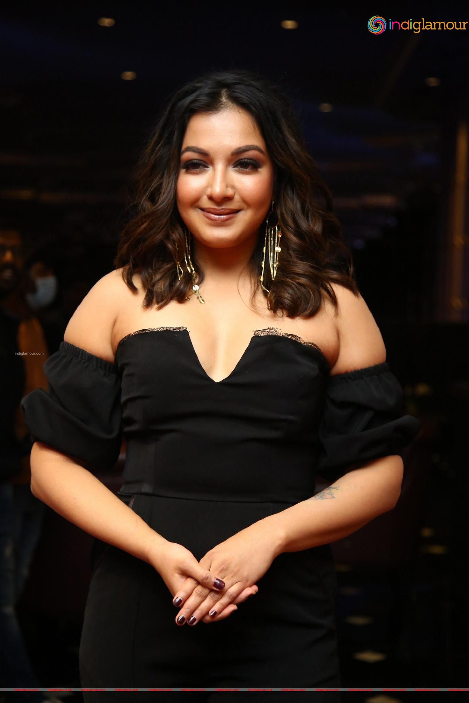 Catherine Tresa Actress hd photo
