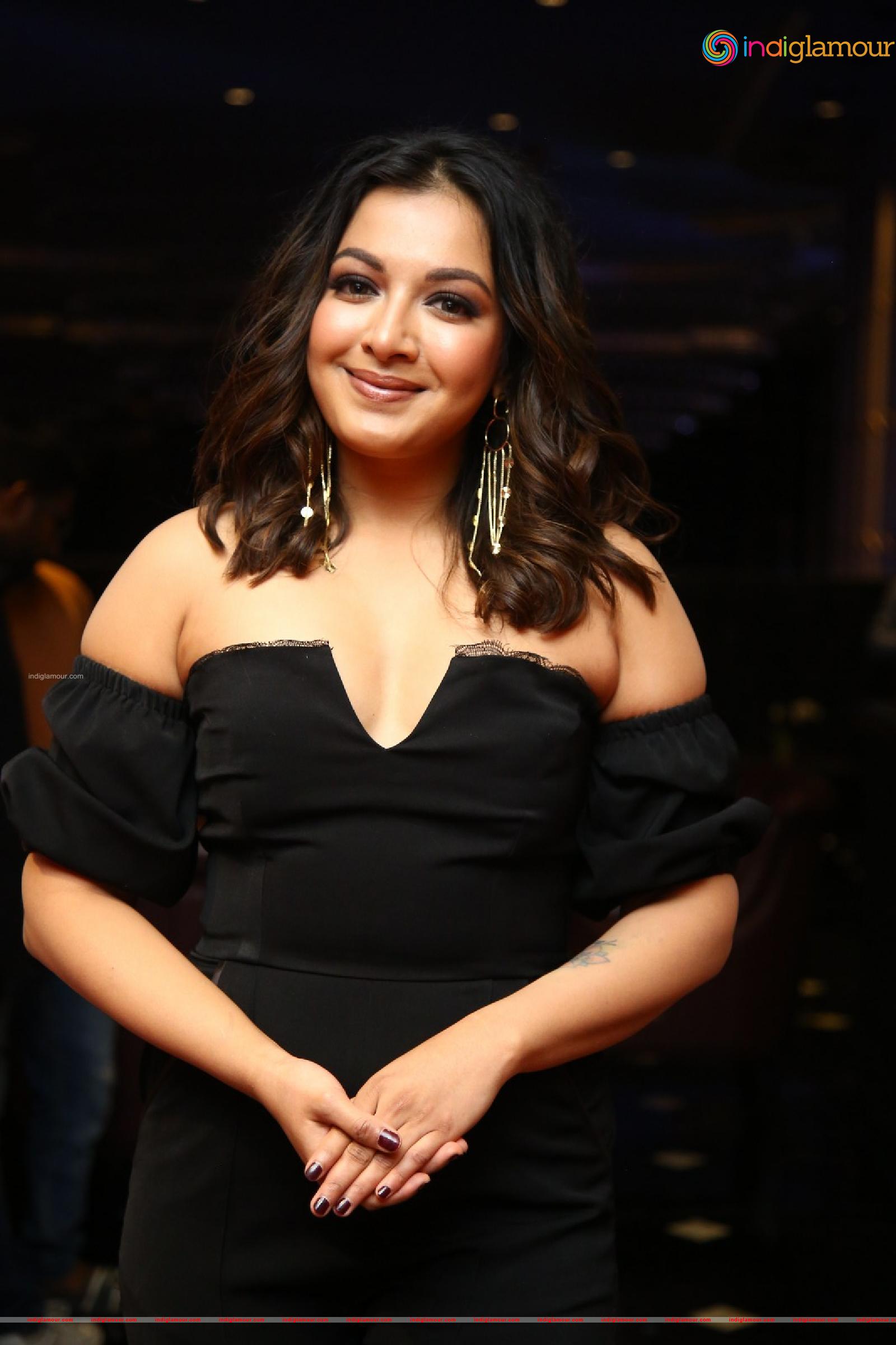 Catherine Tresa Actress hd photo